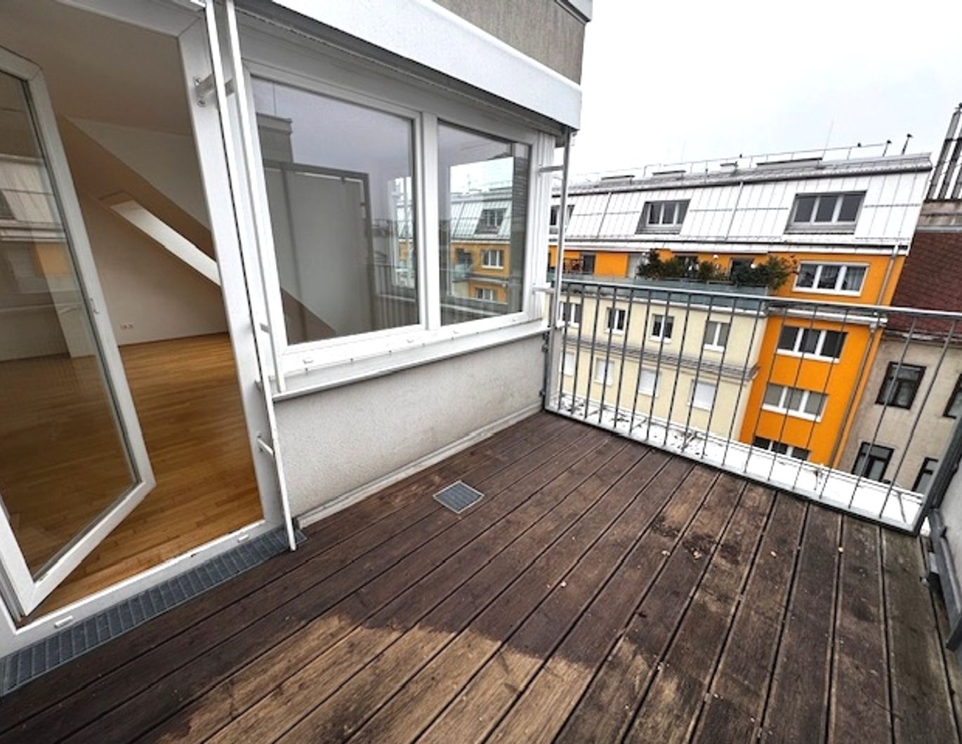 Wunderschöne 3-Zimmer-Maisonette mit Stellplatz und Terrasse  im 20. Bezirk!