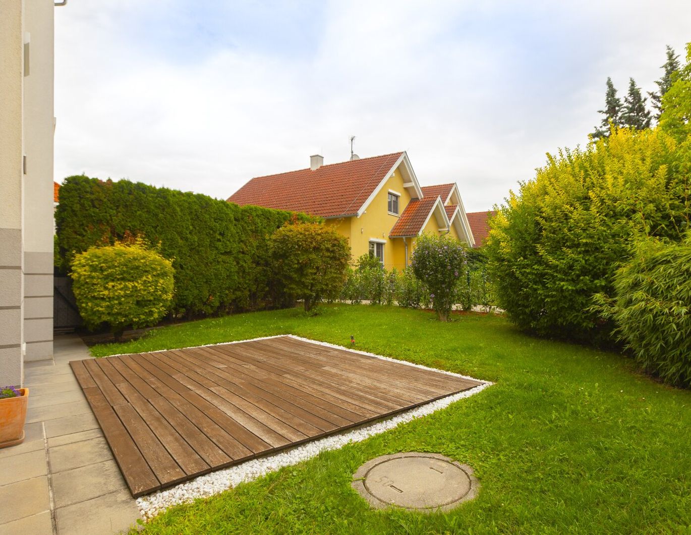Grenzackergasse - gepflegte 3 Zimmer Gartenwohnung mit Terrasse und Carport