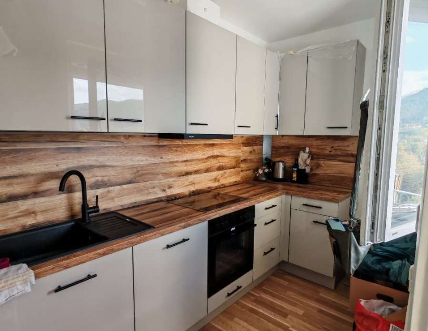 2-Zimmer-Wohnung in Wetzelsdorf mit Balkon & Bergblick, frisch saniert