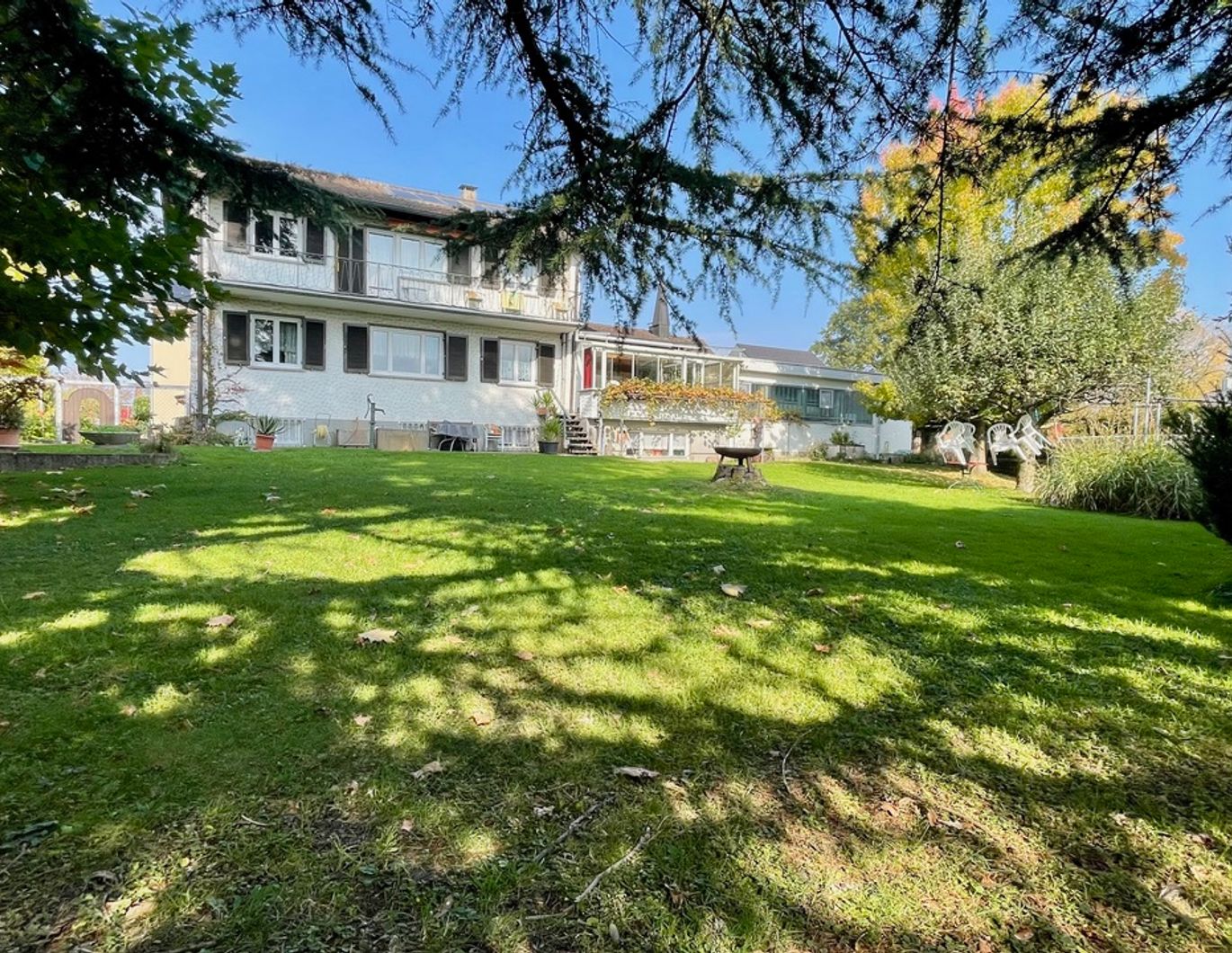 Zwei Liegenschaften, zwei Wohn- und eine Gewerbeeinheit auf 1.182 m2