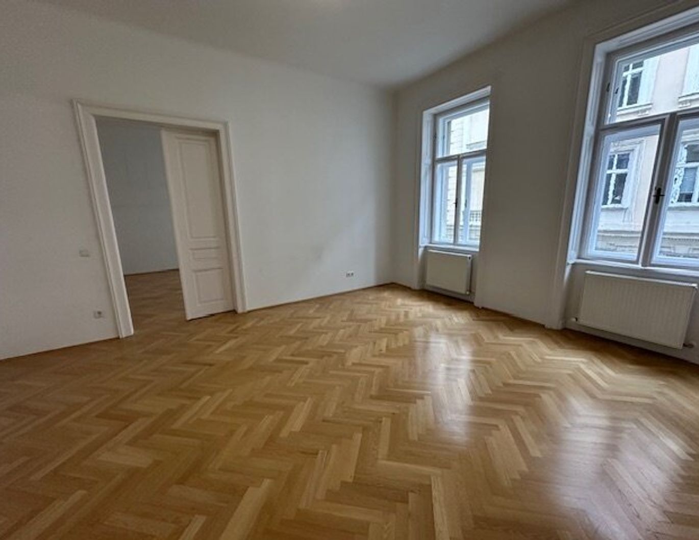 Großzügige Altbauwohnung im Herzen des 2. Bezirks!