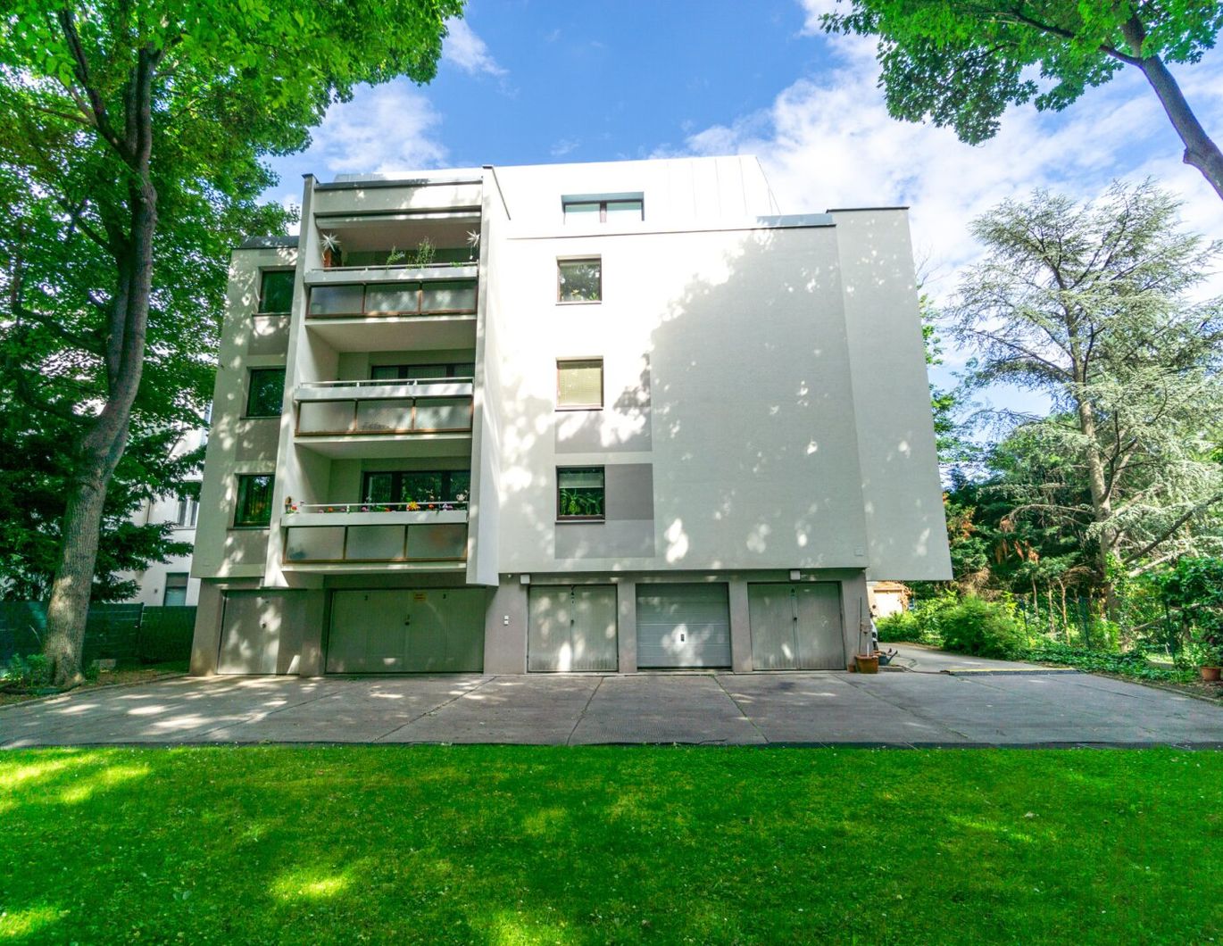 Dachgeschoßwohnung in bester Lage Nähe Schönbrunn - zentral, ruhig und grün