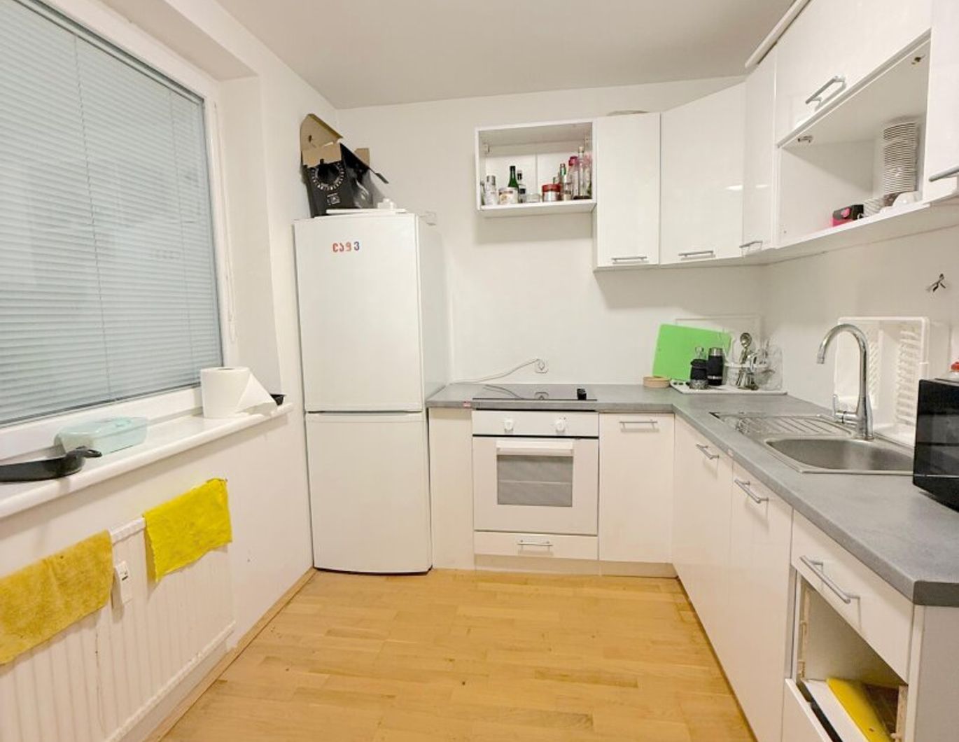 Charmante 2 Zimmer Wohnung mit Potenzial zur 3 Zimmer Lösung !