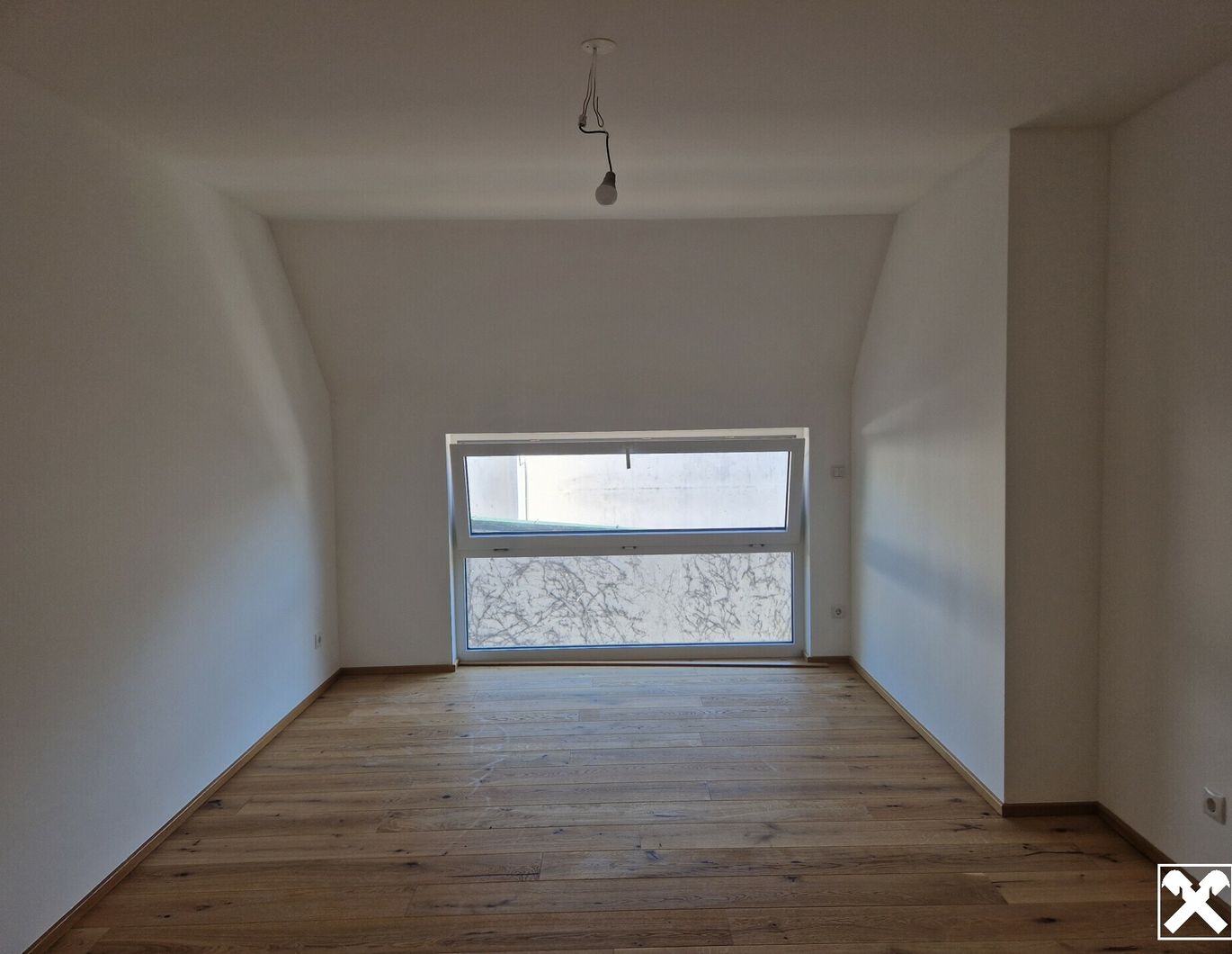 TRAUMHAFTE DACHGESCHOSSWOHNUNG MIT HERRLICHER TERRASSE - ÜBERGABE ERFOLGT BEZIEHBAR UND SCHLÜSSELFERTIG