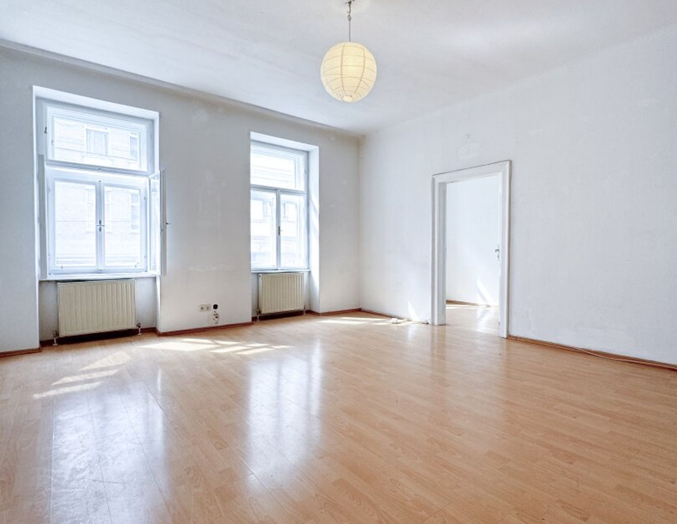 Sanierungsbedürftige 3-Zimmer-Altbauwohnung mit Potenzial in bester Lage der Josefstadt