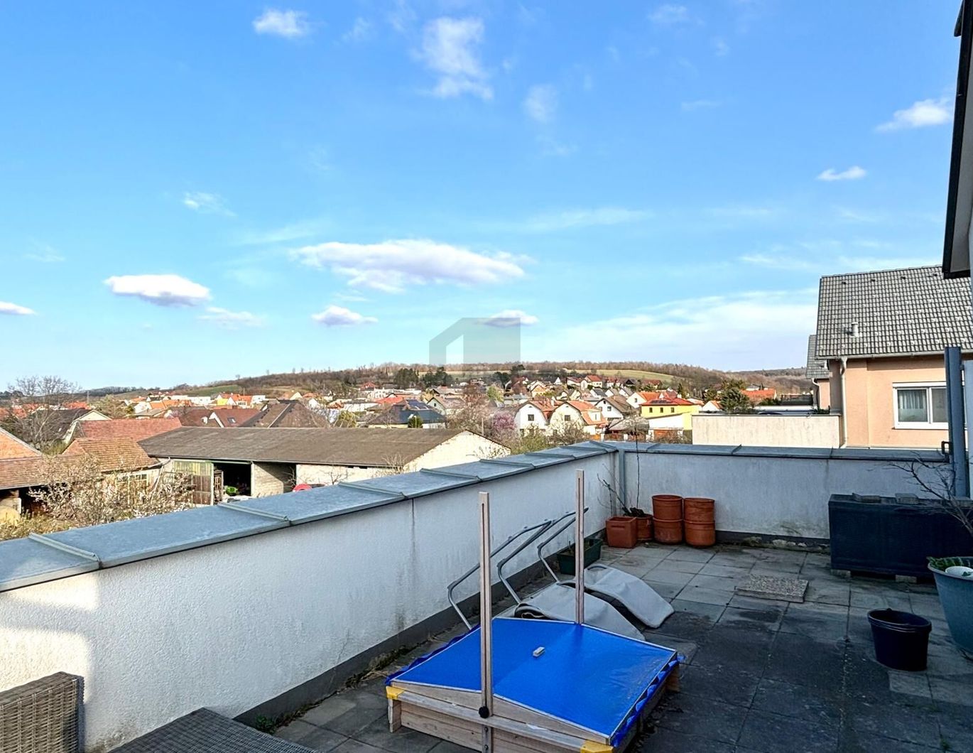 GROßE DACHTERRASSE BARRIEREFREI UND FAMILIENFREUNDLICH