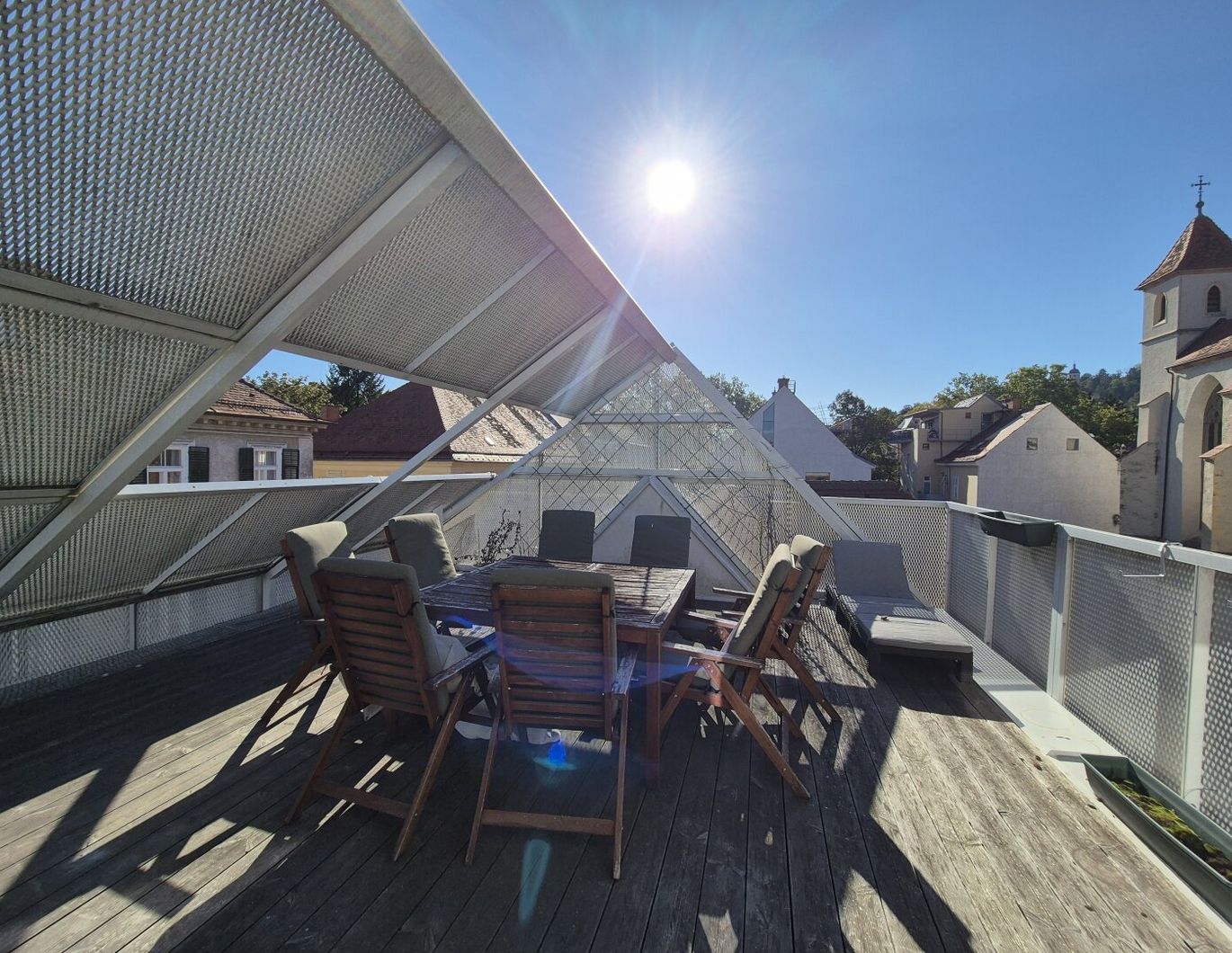 Traumhaft schöne Dachgeschoßwohnung in der Zinzendorfgasse mit großer Terrasse!