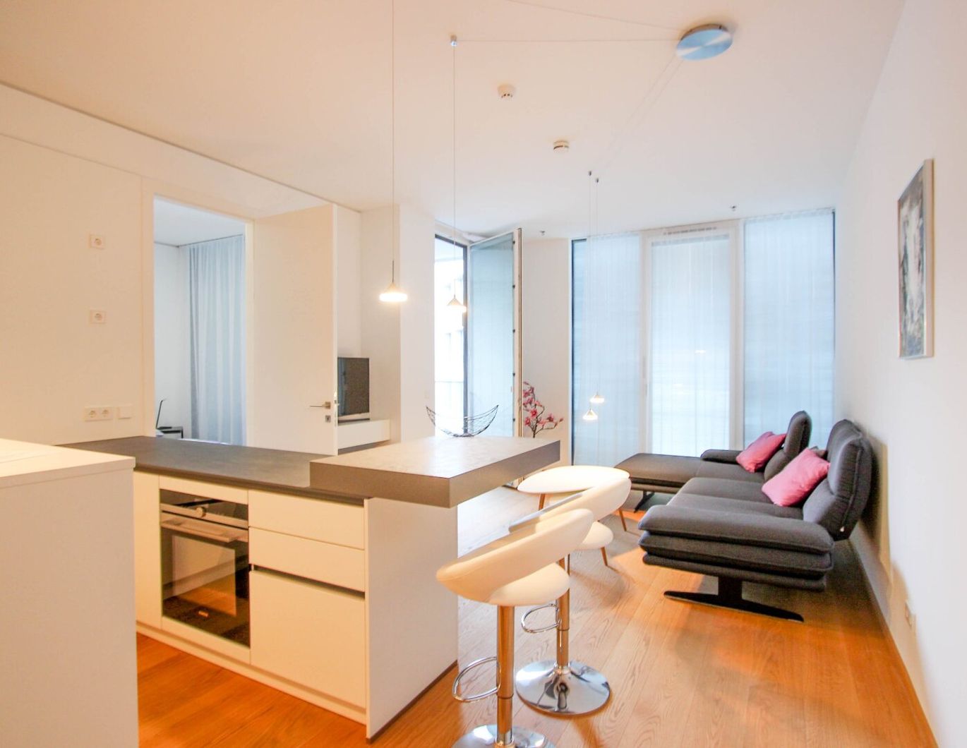 Exklusive 2-Zimmer-Wohnung mit Loggia und Concierge-Service beim Stadtpark