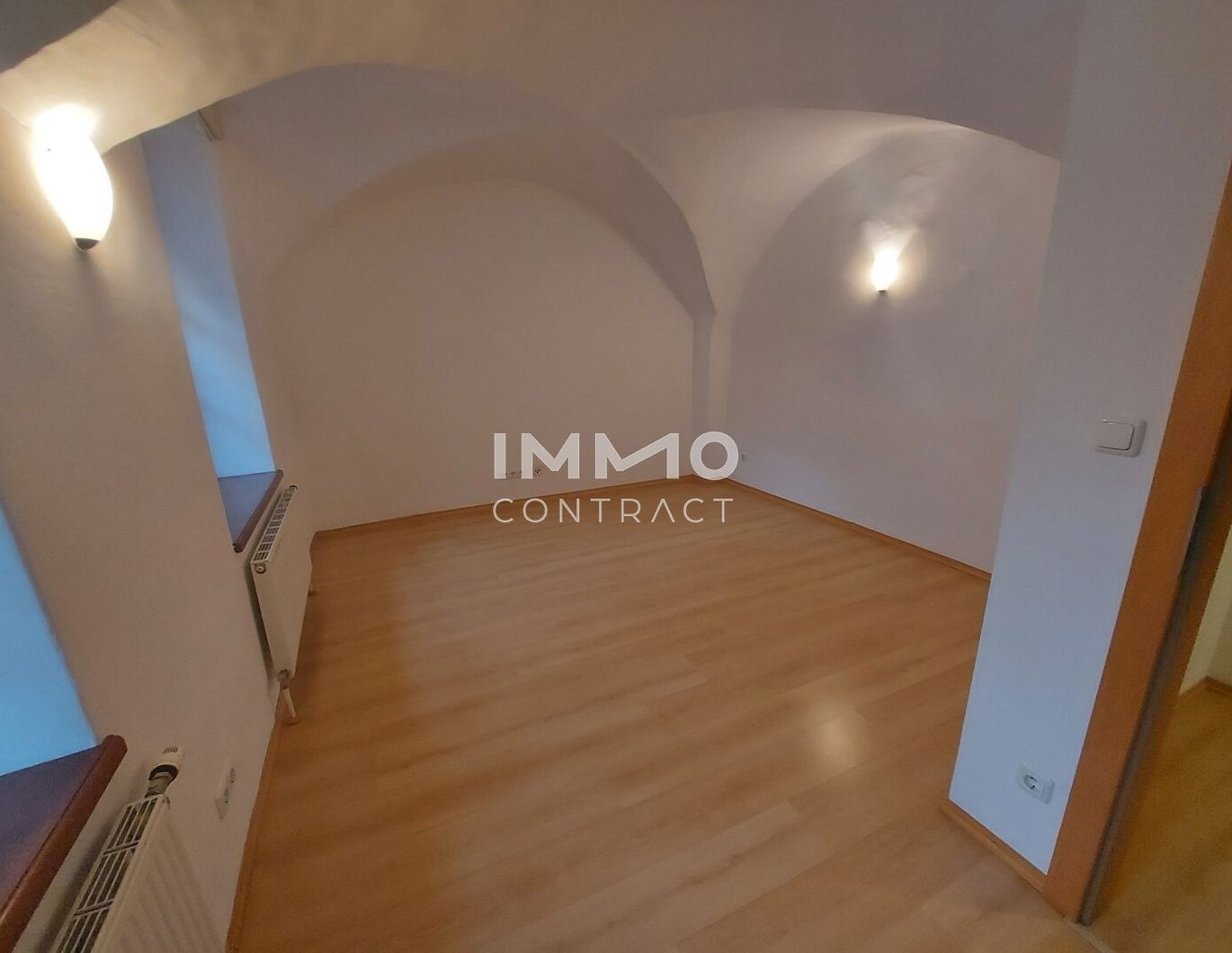 ZENTRUM -MIETWOHNUNG 50 METER VOM STEINERTOR ENTFERNT MIT GARTENMITBENÜTZUNG