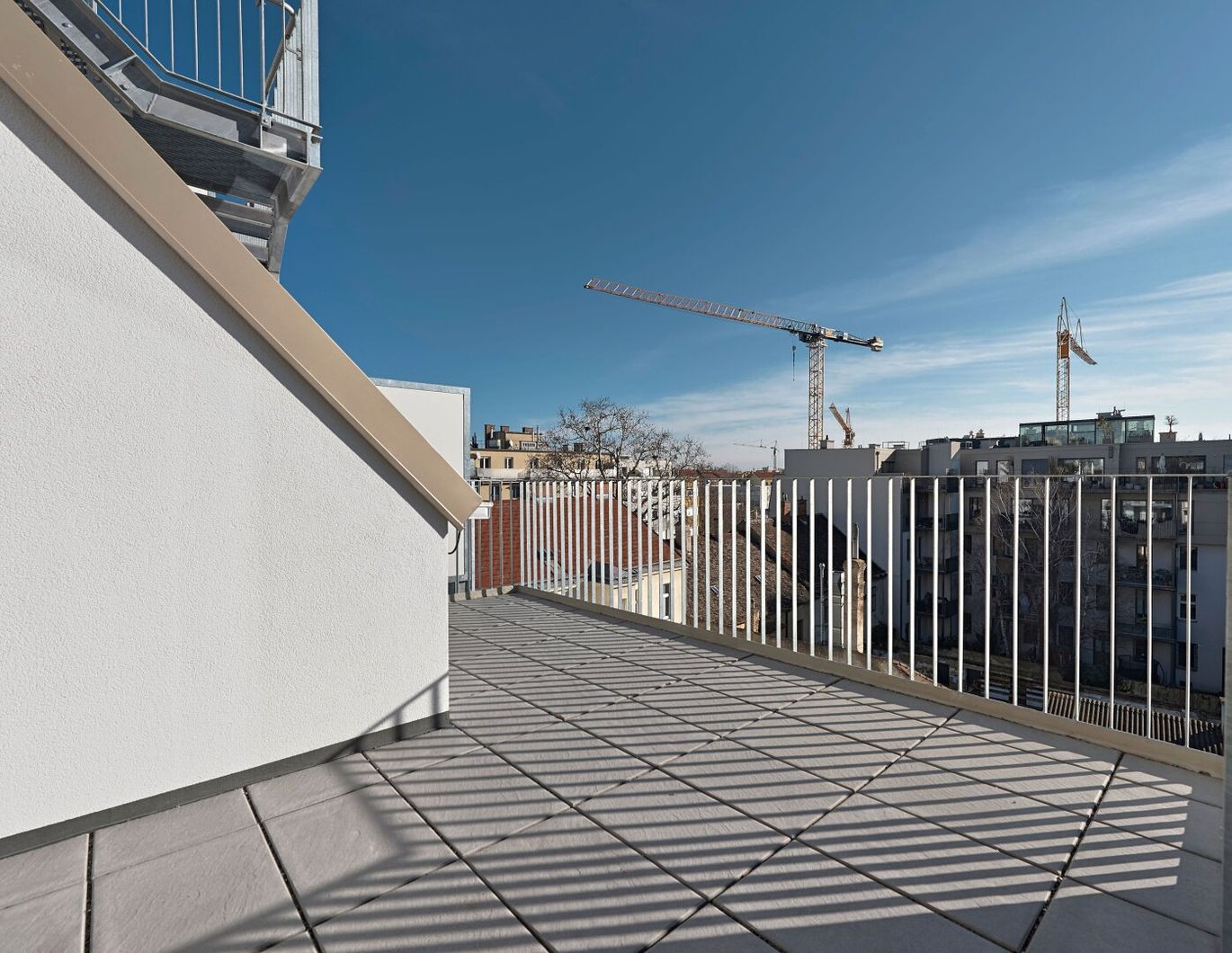 Charmante Dachgeschoss-Wohnung mit stilvoller Ausstattung >> TOP LAGE und SUPER HELL