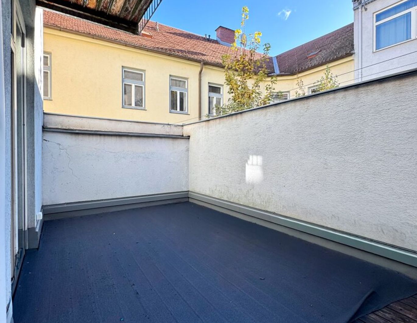 1 MONAT MIETFREI I AB SOFORT I XL-TERRASSE I TOP-KÜCHE I SEHR HELL & RUHIG I BADEWANNE I WG TAUGLICH I MODERN SANIERT I LICHTDURCHFLUTET I SEHR ZENTRALE LAGE AM STADTPARK I