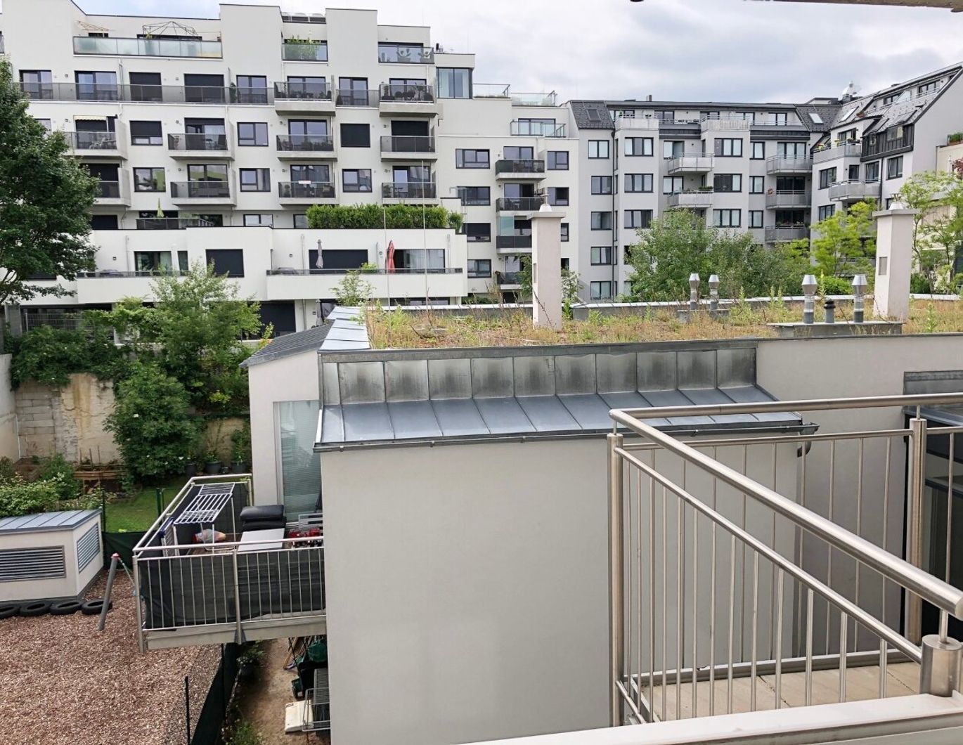2-Zimmer Wohnung mit Balkon in ruhiger Hoflage bei U3 Kendlerstraße