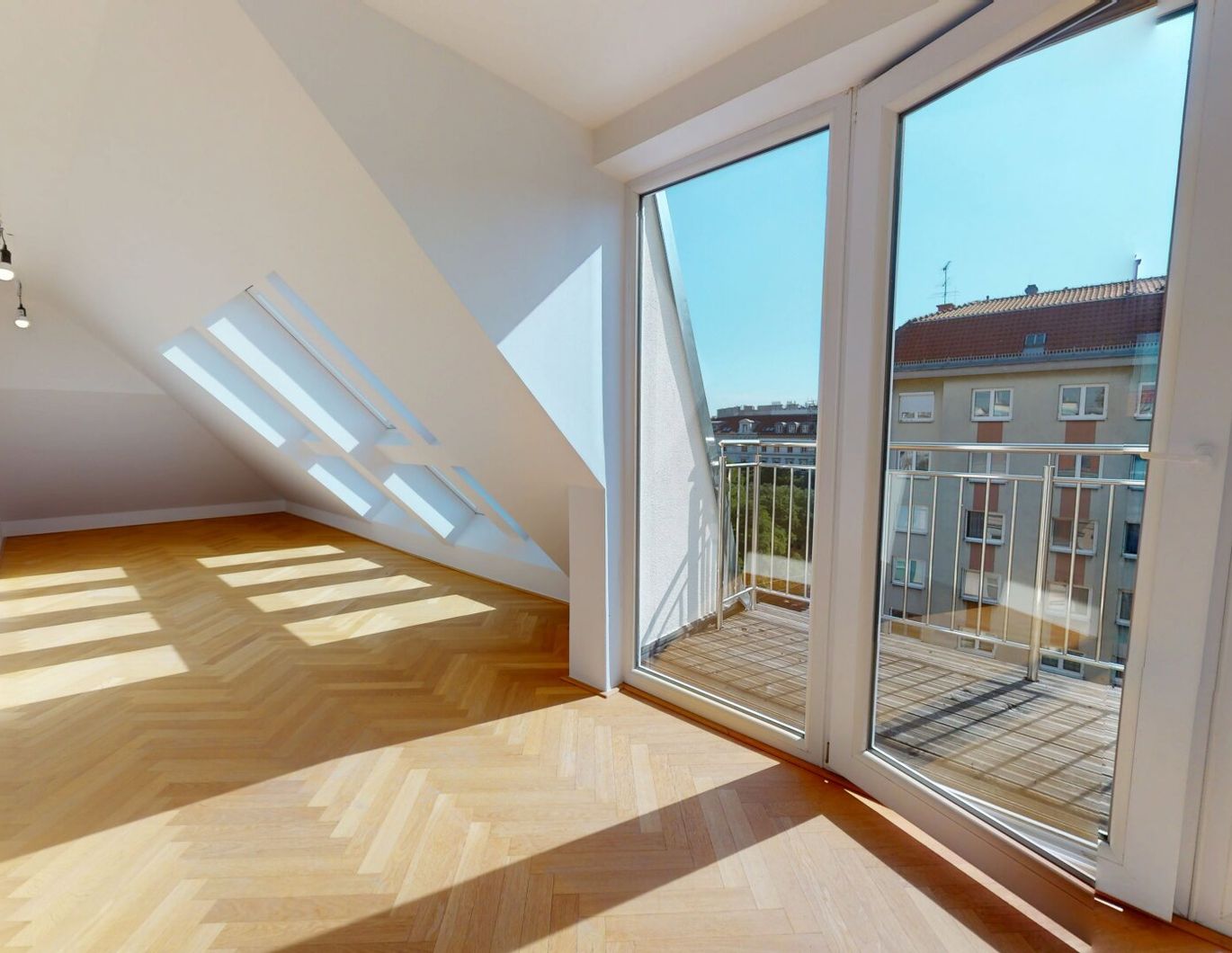 Helle Dachgeschoßwohnung mit 3 Zimmern und Terrassen in Wien-Alsergrund