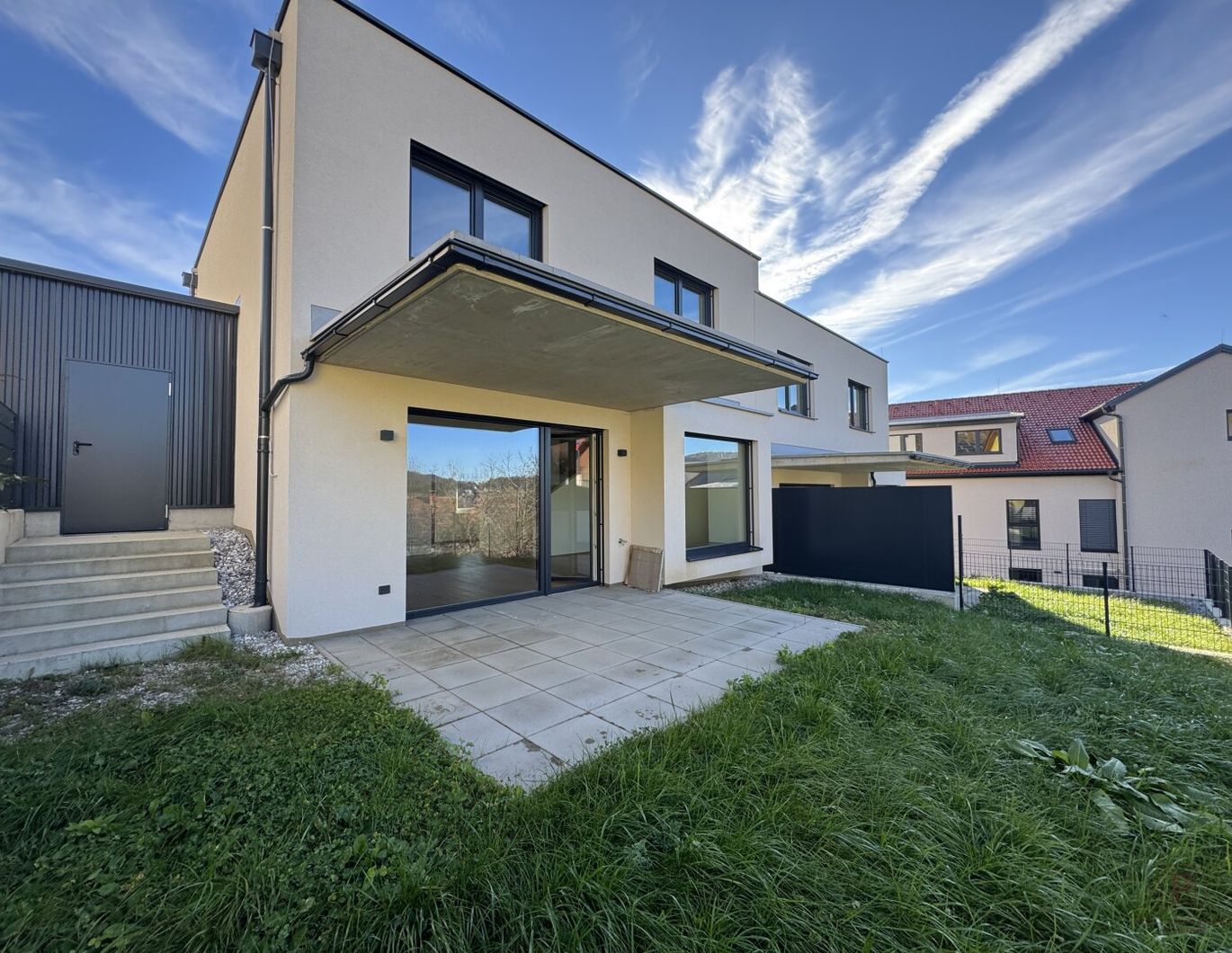 * Exklusive Doppelhaushälfte mit 114 m² und 2 Carportplätzen - Wohnen am Fuße des Schöckls*