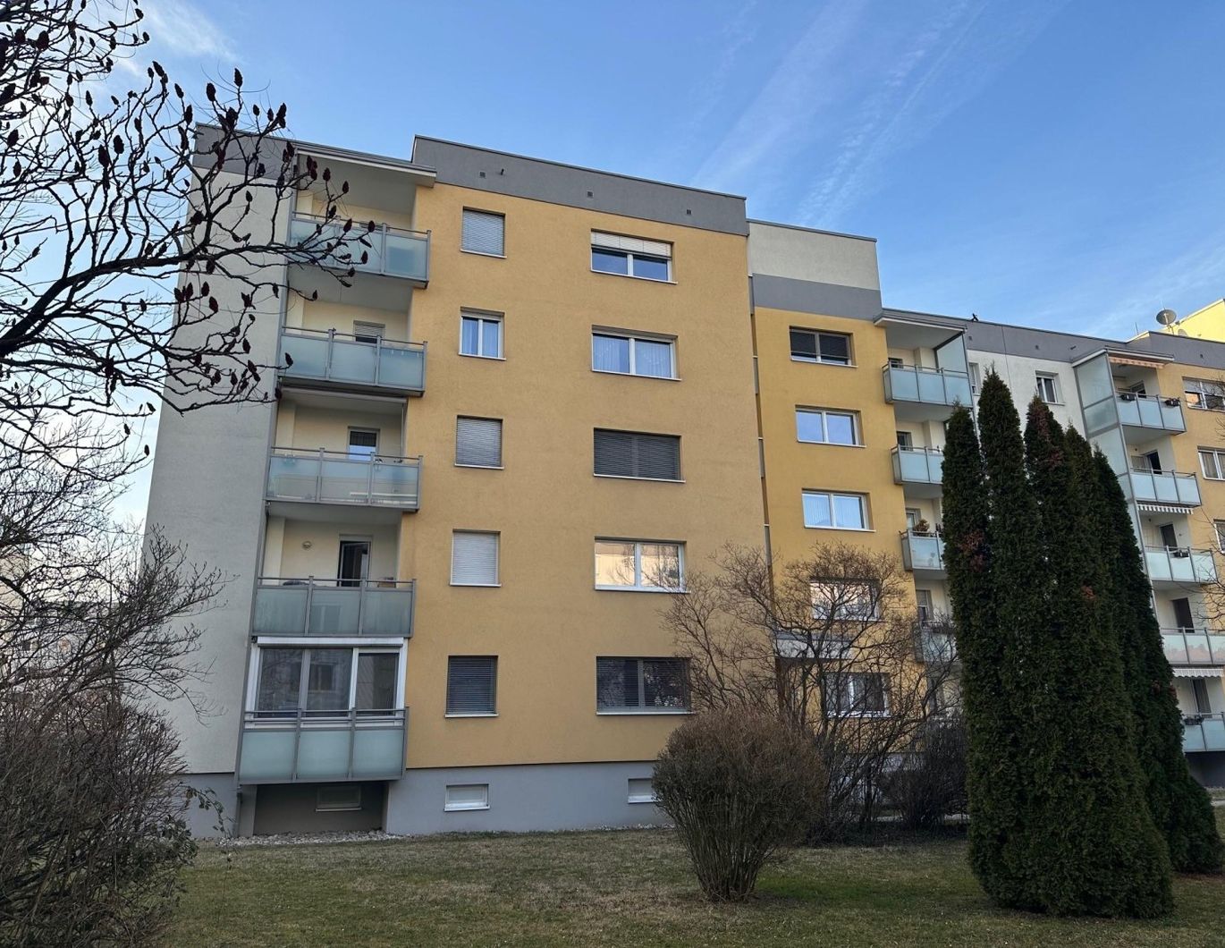 LINZ / FROSCHBERG: Perfekt aufgeteilte Eigentumswohnung mit 4 Zimmer - Wohnfläche ca. 92 m2 + Loggia (Einzelgarage möglich)