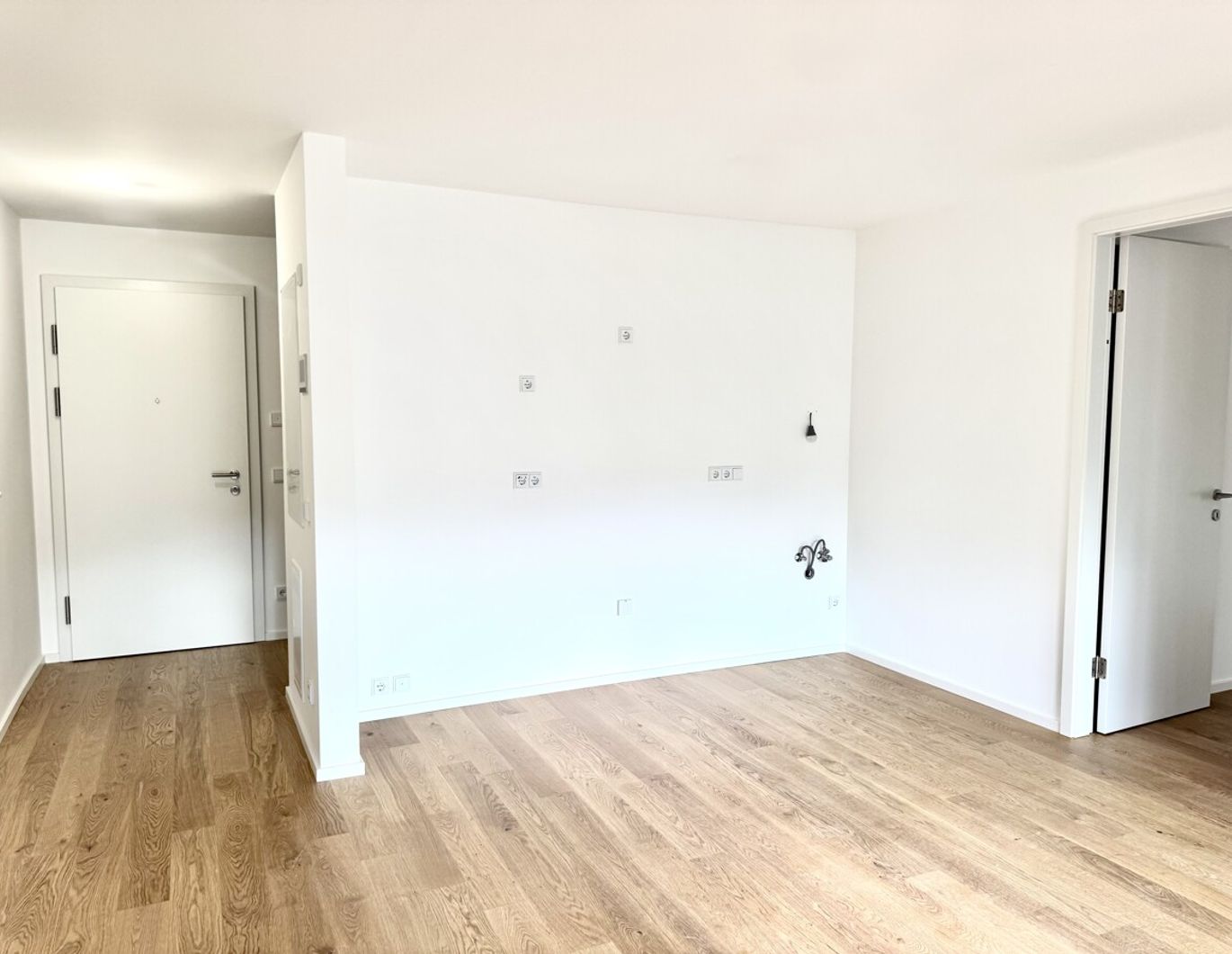 Neu! Provisionsfrei mit hochwertige Ausstattung: Hauptbahnhof - Ruhige Zweizimmer-Wohnung