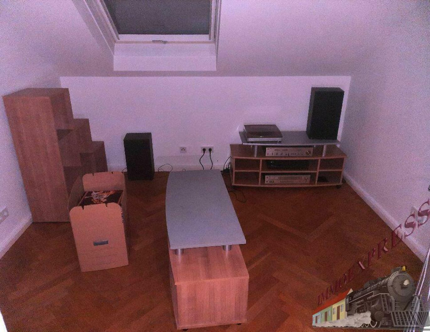 Dachtraum mit Balkon und Klimaanlage sucht langfristige/n Mieter/In