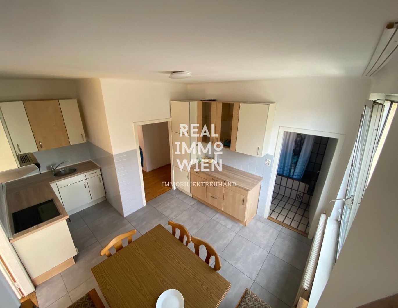 Sehr schönes Einfamilienhaus mit großen Garten im 23. Bezirk!!! 360° - 3D Besichtigung!!!