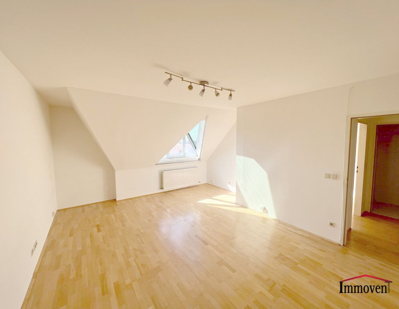 TOPLAGE - 2-Zimmerwohnung im Dachgeschoss!