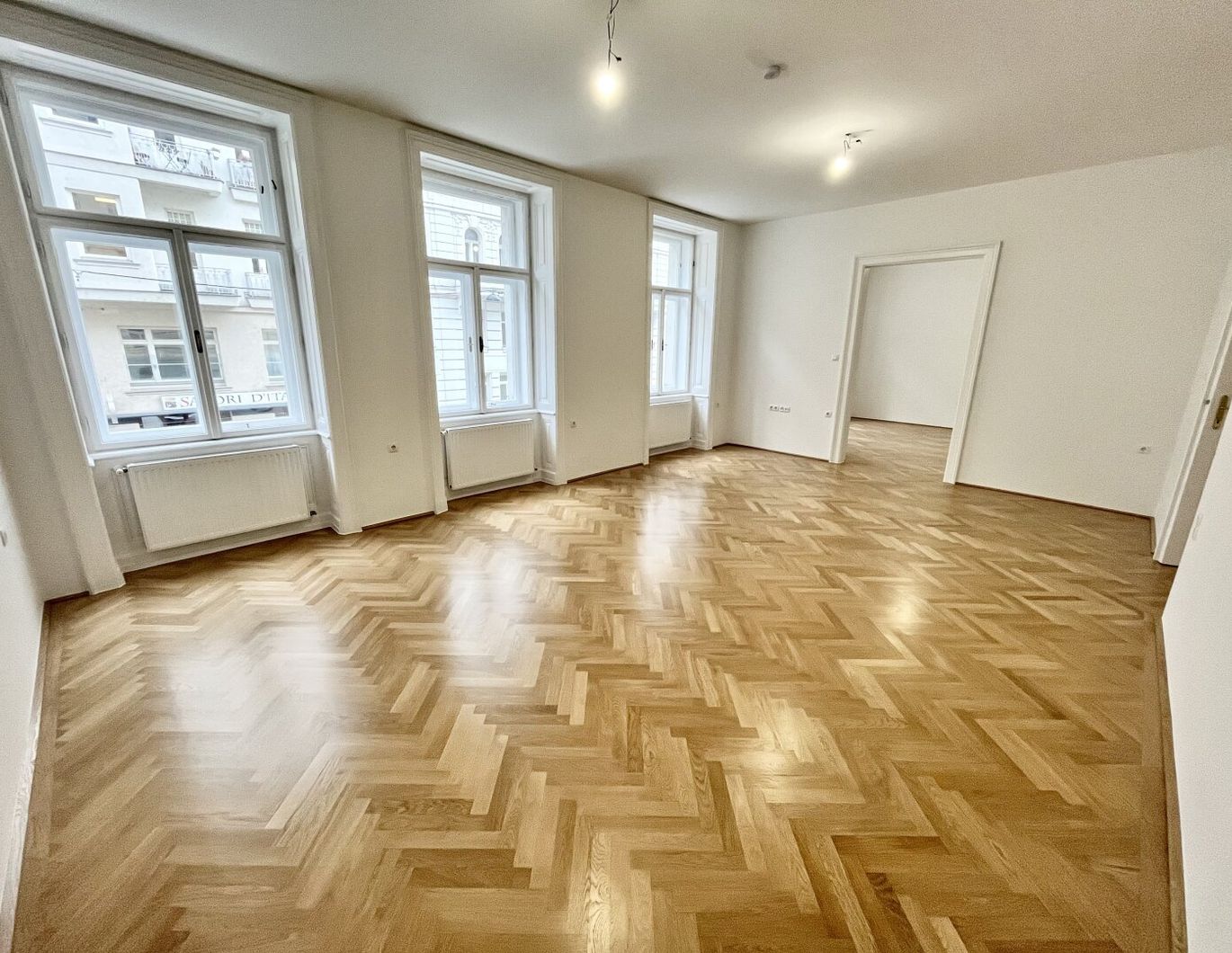 Helle, generalrenovierte Altbauwohnung in ruhiger Lage!