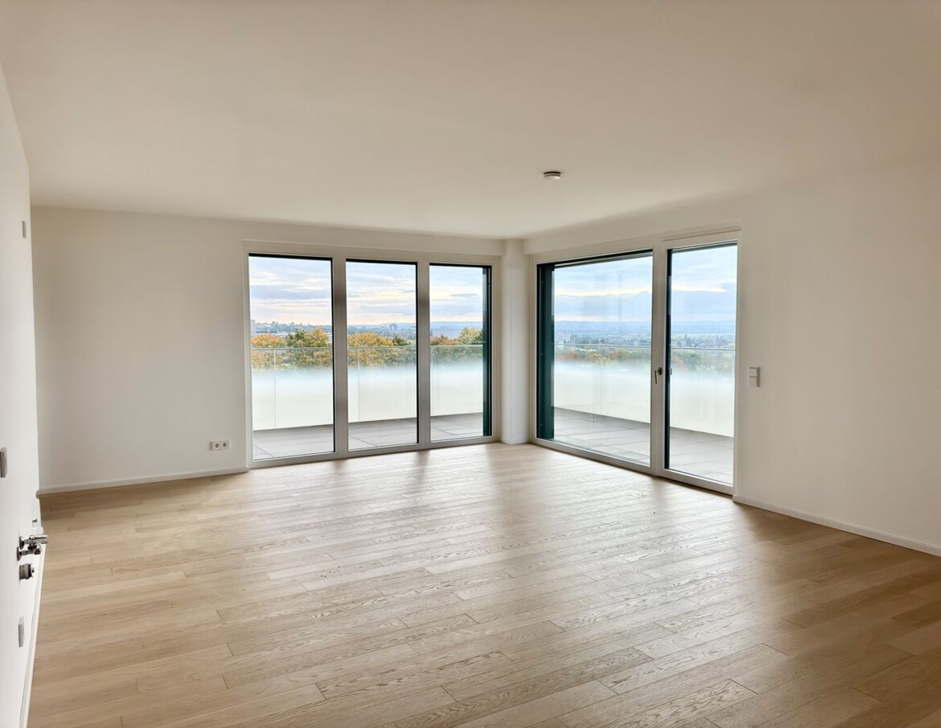 NEW! 4. Stock mit 20m2 Balkon und Weitblick! Provisionsfrei: Luxuriös Wohnen - Laxenburger Straße