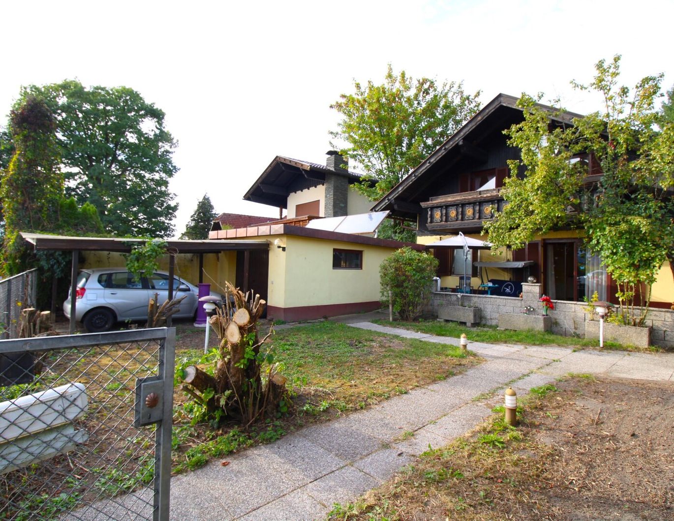 WAIDMANNSDORF - Sanierungsbedürftiges Haus in Aussichtslage!