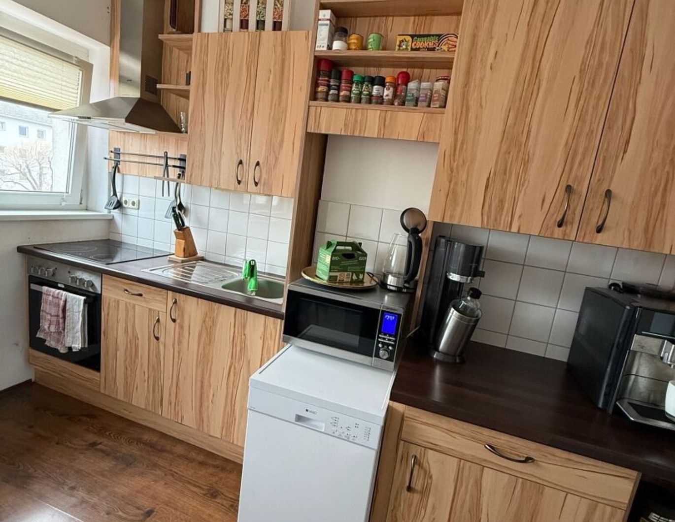 Koffer packen und einziehen: Tolle Wohnung mit Küche in einem neu sanierten Wohnhaus mit Lift!