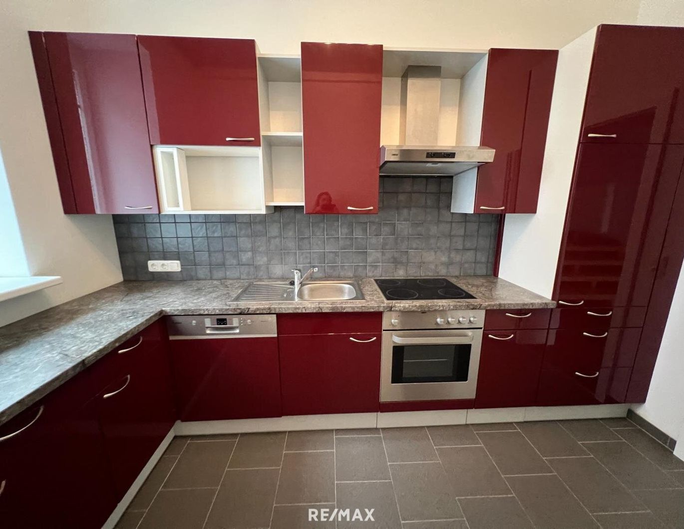 Arbeiten & Wohnen perfekt vereint - Saniertes Einfamilienhaus mit Geschäftslokal und großzügiger Terrasse