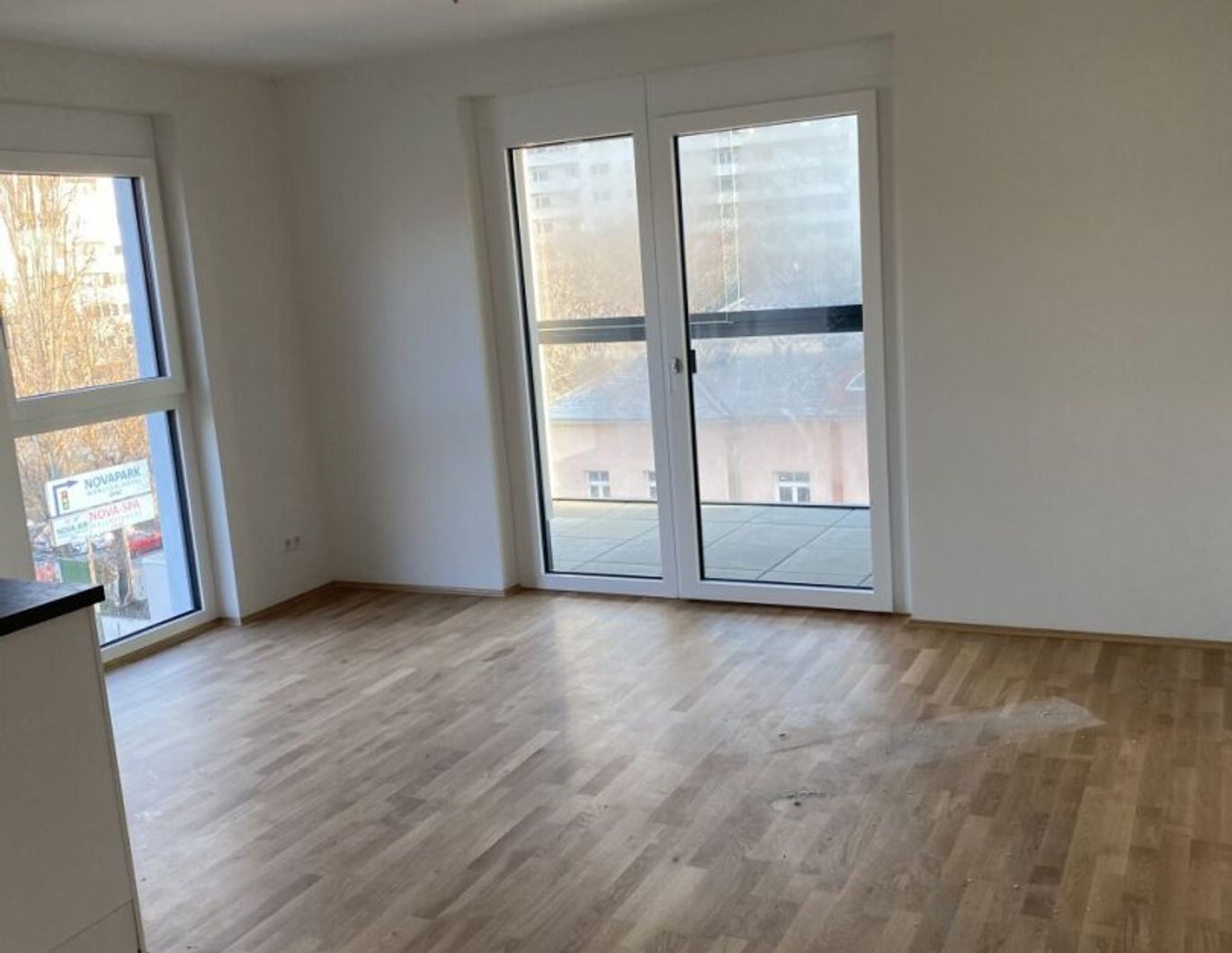 ZENTRALE 3-Zimmerwohnung mit gemütlicher Loggia, Tiefgaragenparkplatz und perfekter Anbindung