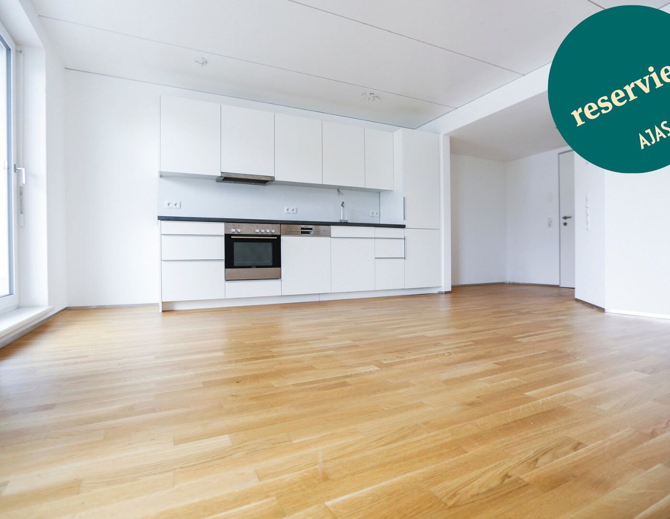 Luxuriös wohnen: 4-Zimmer-Maisonette-Wohnung mit Paketanlage und Services