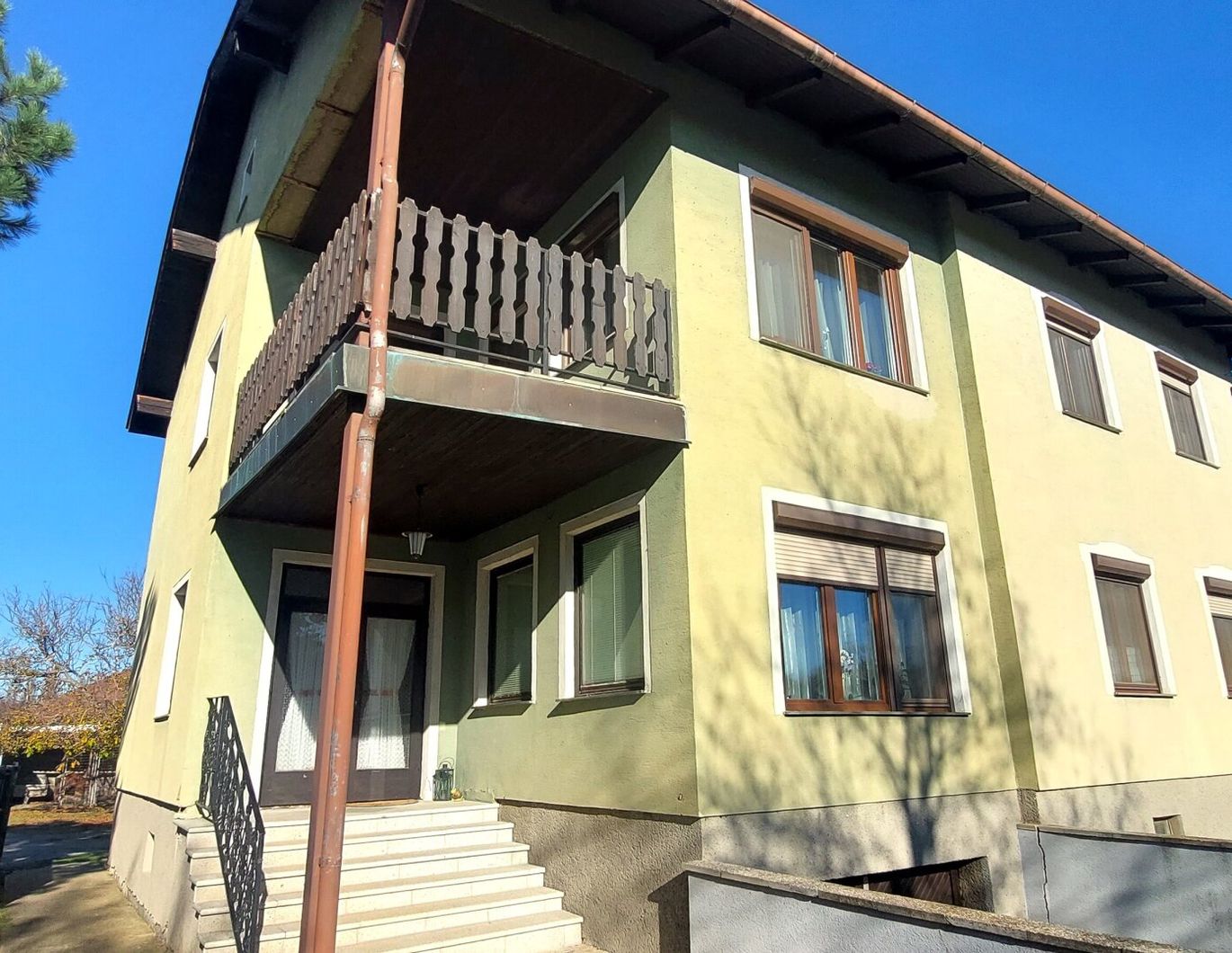 2 separate Wohneinheiten mit je 100m² Wohnfläche