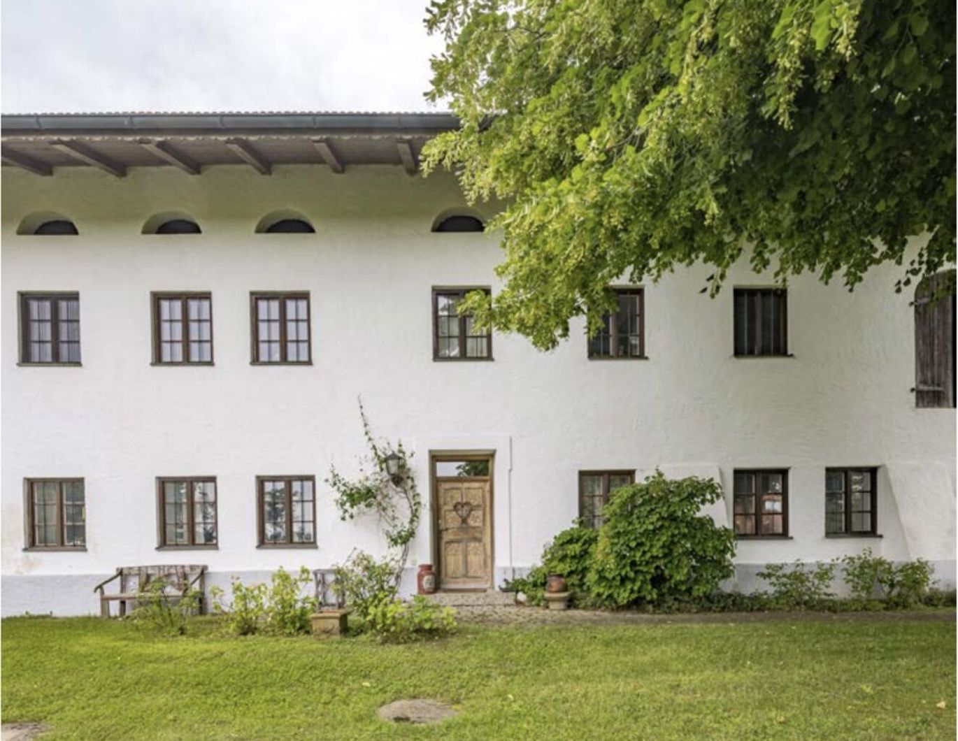 Seeon-Seebruck: Landhaus mit Infinity-Pool und Bergblick!