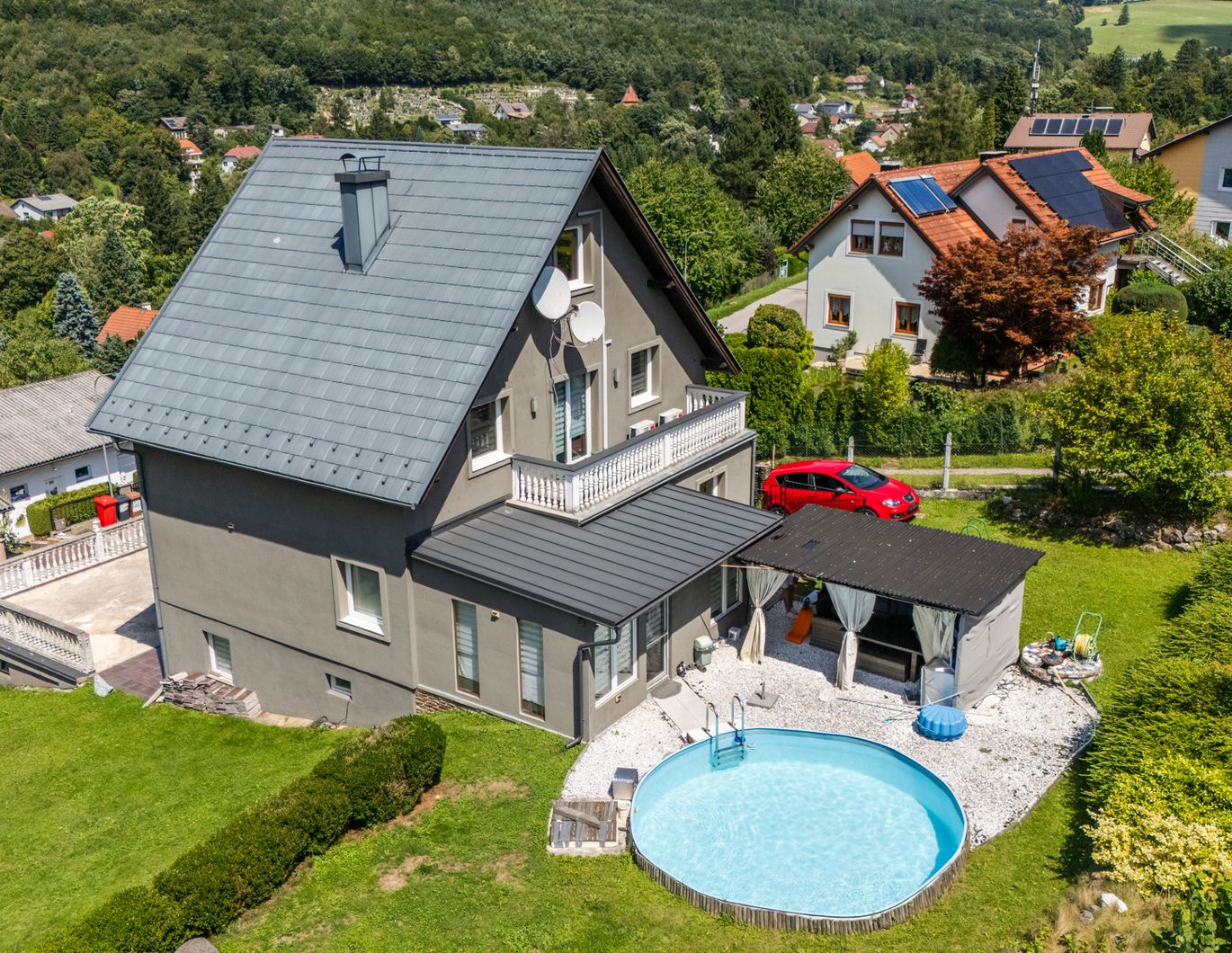 Vielseitiges Wohnhaus mit Garten, Pool & Ausblick - Ruhelage in Eichgraben