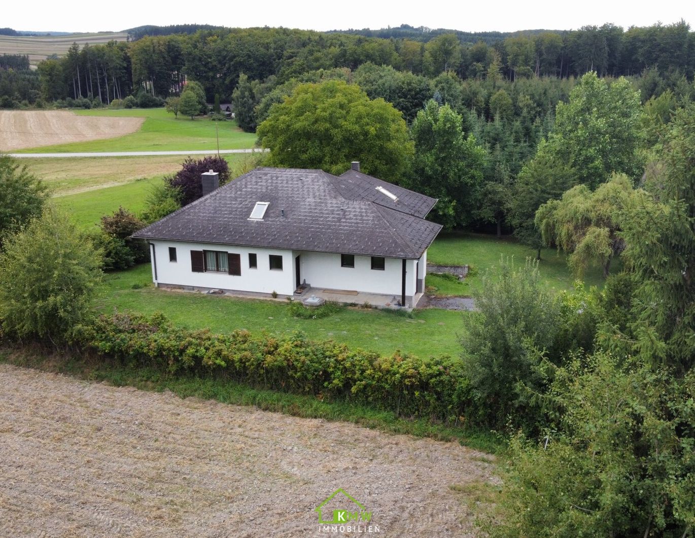 E I N Z E L L A G E !!! Wohnhaus mit traumhaften Garten
