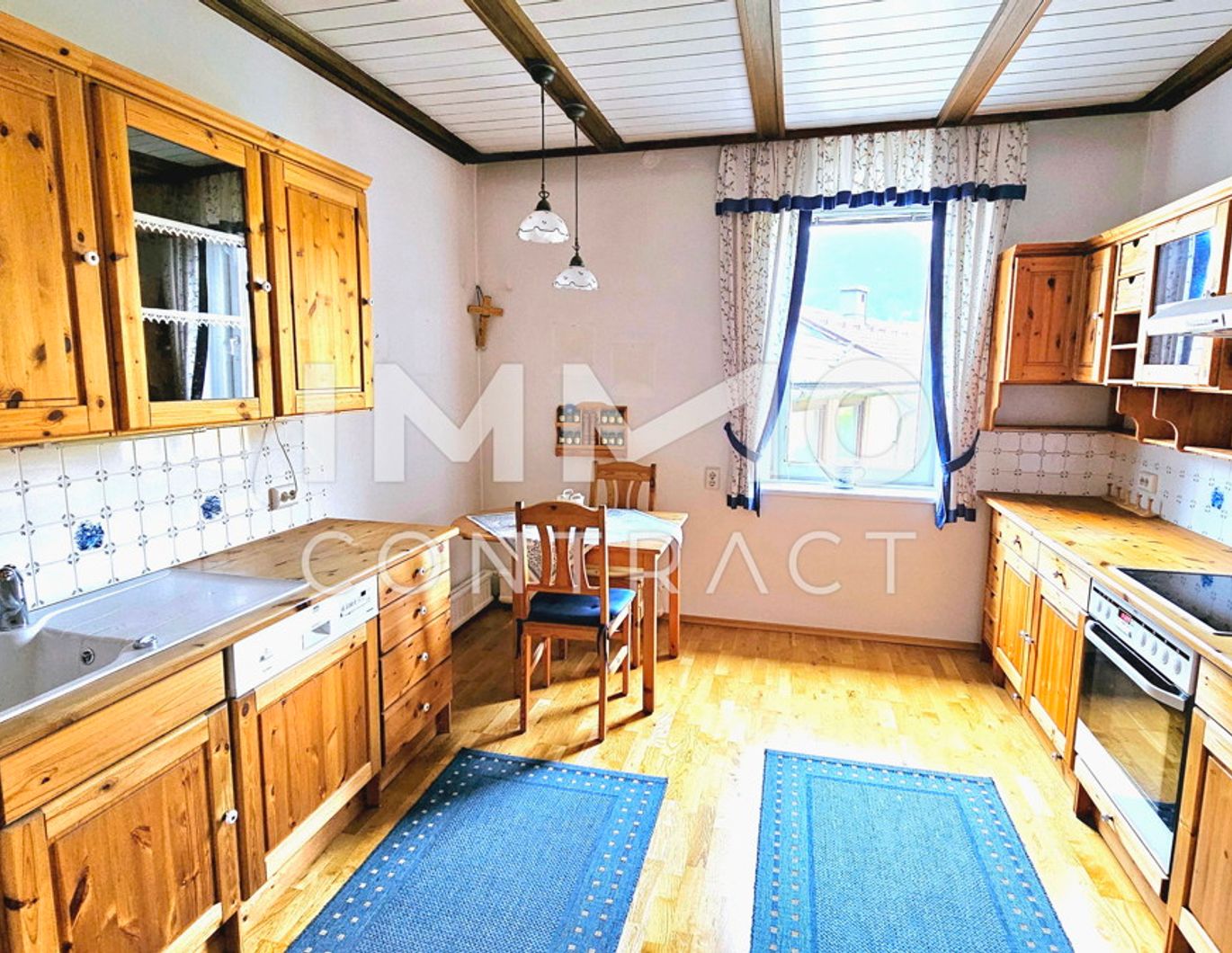 Wohn- und Geschäftshaus mit vielen Möglichkeiten mit Innenhof und Garten im Zentrum von Pernitz