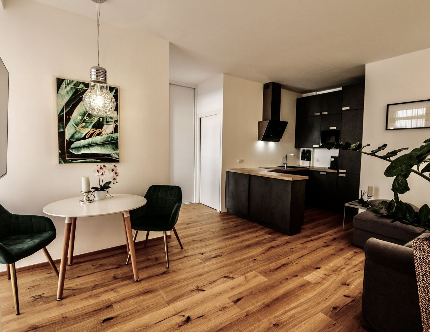 Hideaway im Innenhof - Großartige, vollmöblierte 2-Zimmer-Wohnung in klassischem Gründerzeithaus in U-Bahn-Nähe