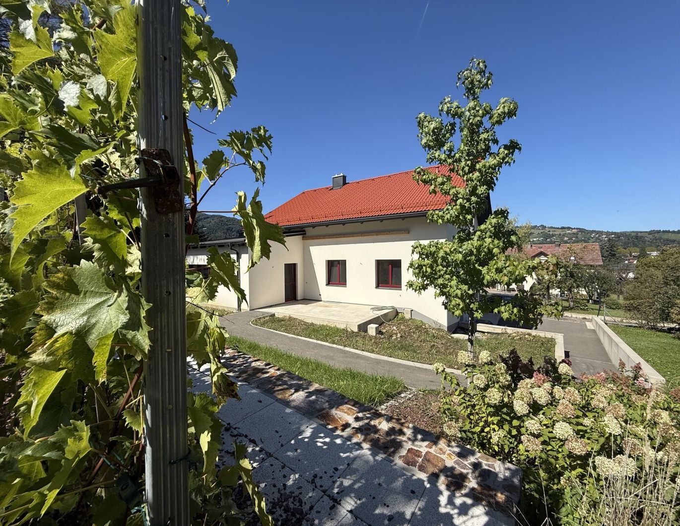 Deutschlandsberg! Mehrparteienhaus inkl. 3 Wohneinheiten im Rohbauzustand mit Blick auf die Burg Deutschlandsberg