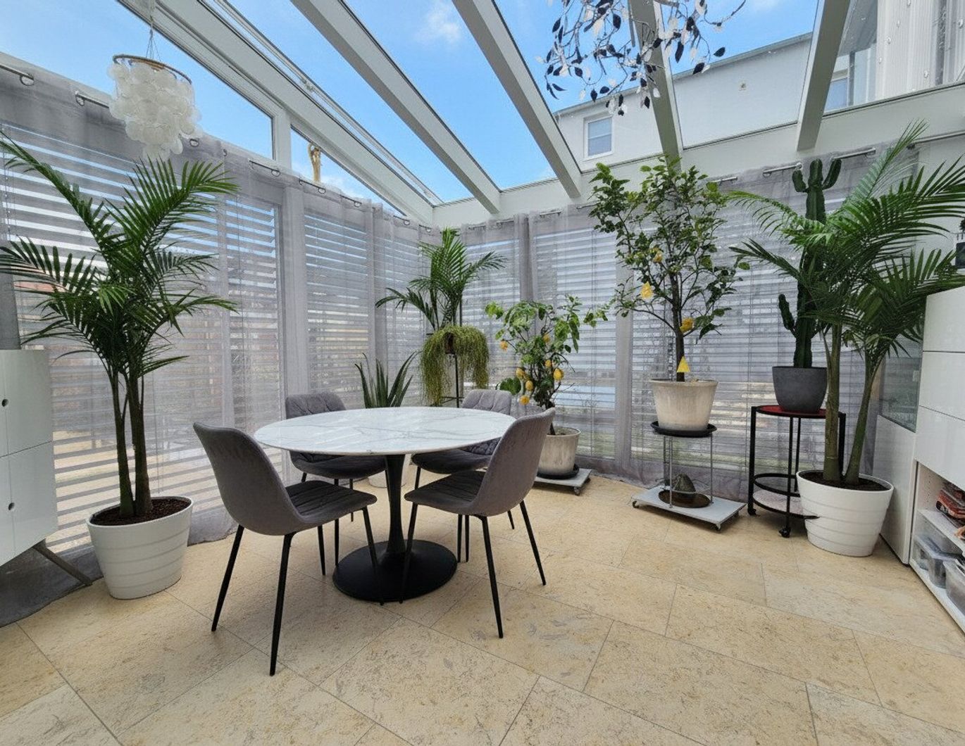 Maisonettenwohnung mit Wintergarten, Garten und Terrasse mit Whirlpool