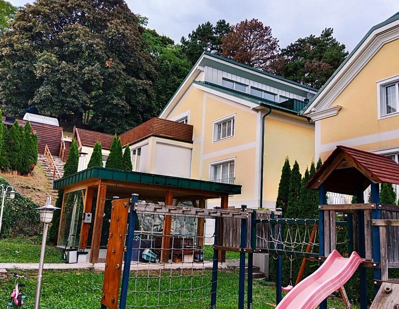 ***Komplett möbliertes Haus in Weidling mit eigenem Aufzug, 3 Terrassen und riesigem Garten purer Luxus für 5.500 im Monat!***