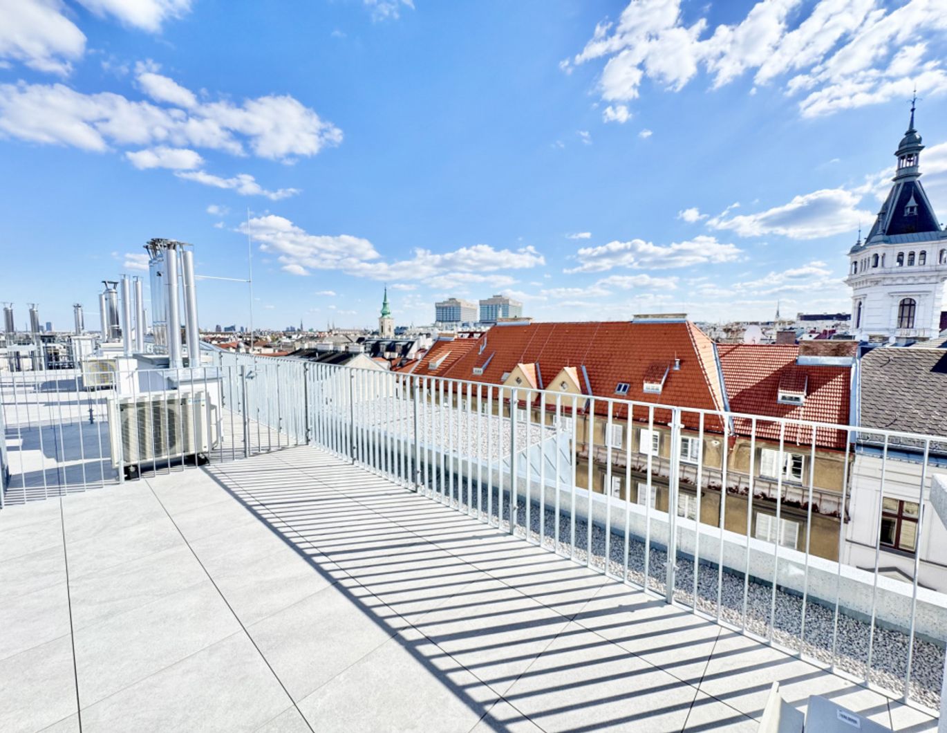 ÜBER DEN DÄCHERN WÄHRINGS | TOPLAGE NÄHE KUTSCHKERMARKT | EXKLUSIVE DACHGESCHOSSWOHNUNG MIT KLIMAANLAGE | TERRASSE | ERSTBEZUG