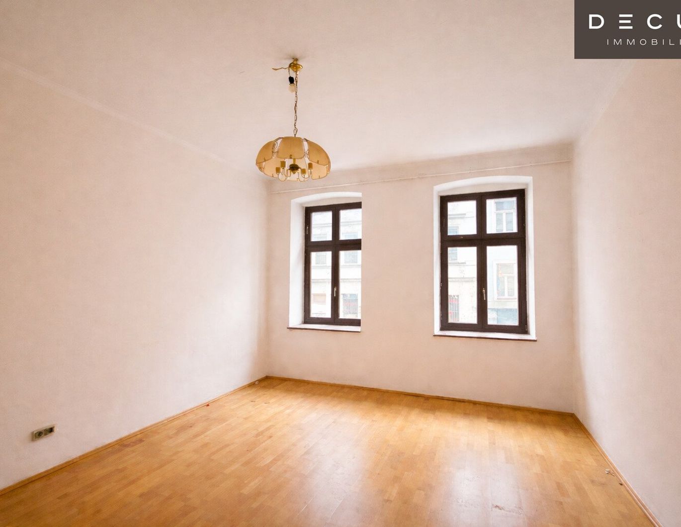 1-Zimmer Wohnung - sanierungsbedürftig - in gepflegtem Zinshaus