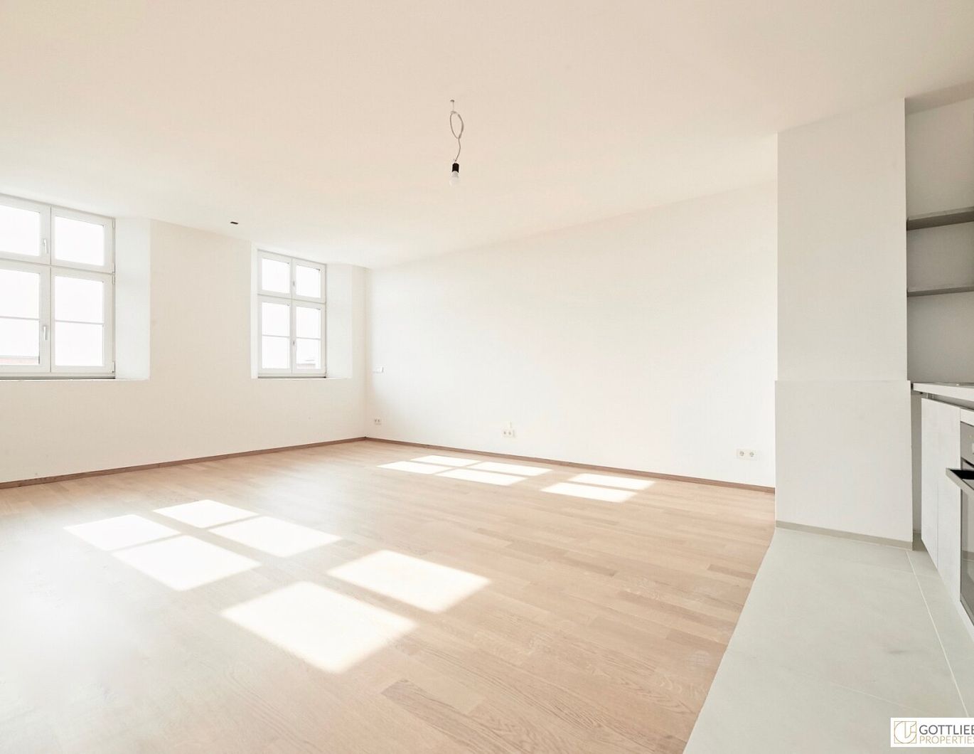 Bestlage beim Haus des Meeres! Sonniges Dachgeschoss-Studio mit Fernblick in U3-Nähe