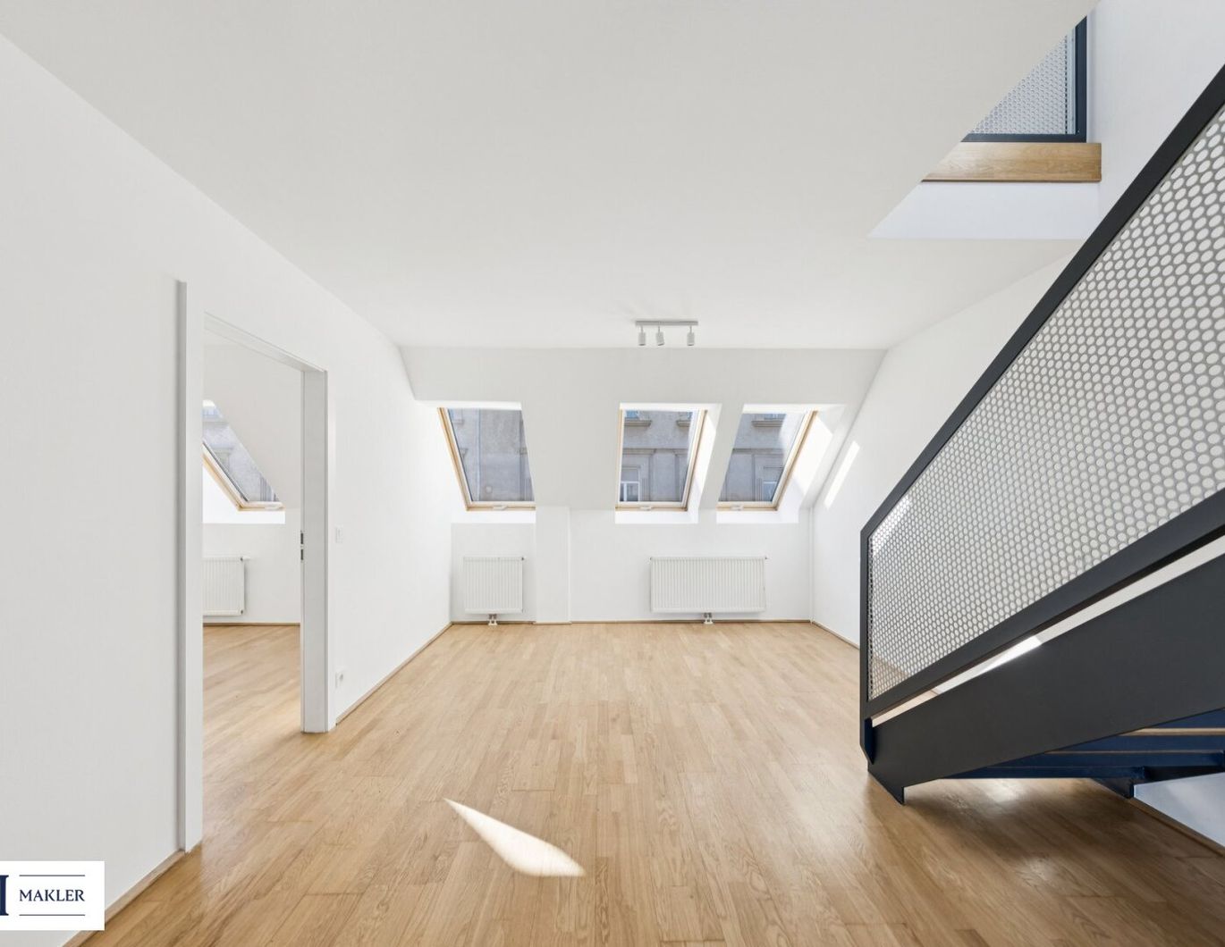 Exklusive Dachgeschoss-Maisonette mit Terrasse und Galerie - Wohnen über den Dächern Wiens