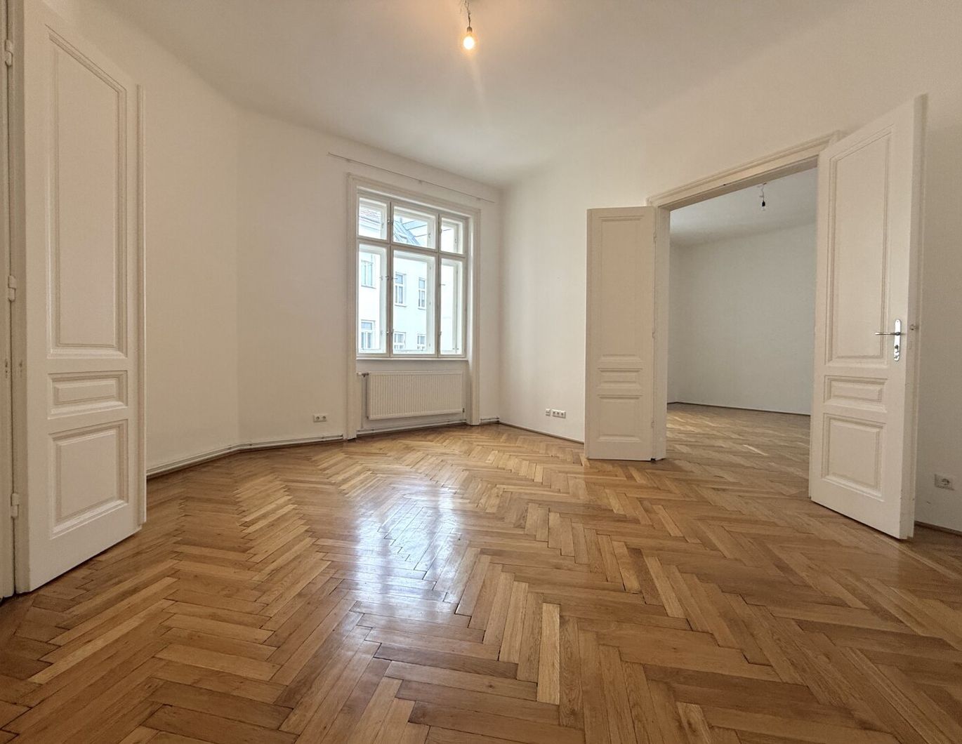 Prachtvoller STIL-Altbau NÄHE PRATER in ruhiger HOFLAGE! Balkon-Zubau möglich