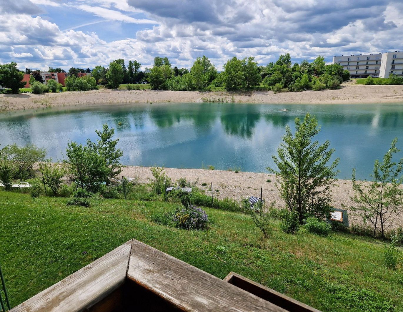 *MÖBLIERT* *DIREKT AM ANEMONENSEE* *KLIMA-ANLAGE* *WHIRLPOOL-WANNE & DUSCHE*