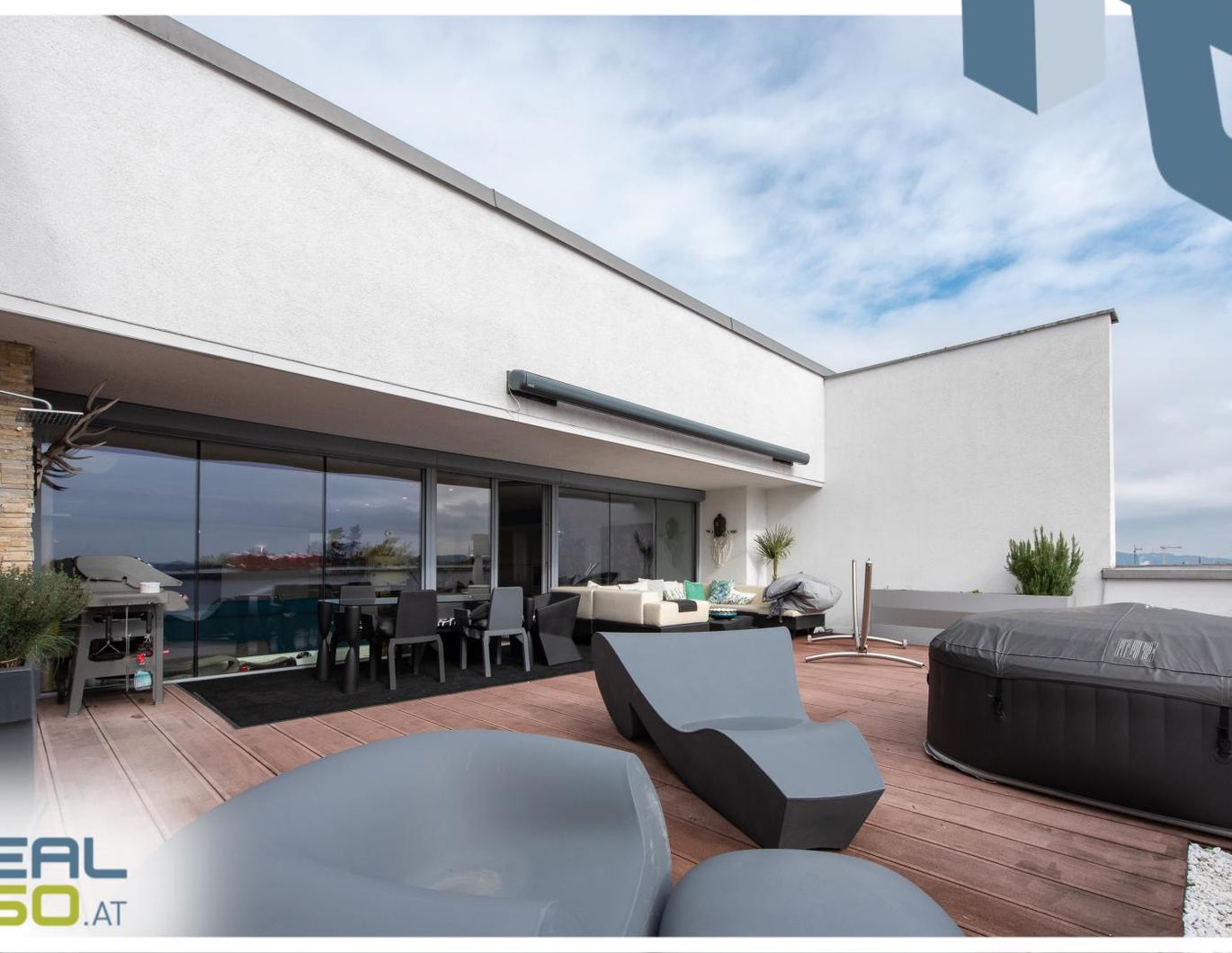 Außergewöhnliches Loft mit großer uneinsehbarer Dachterrasse!