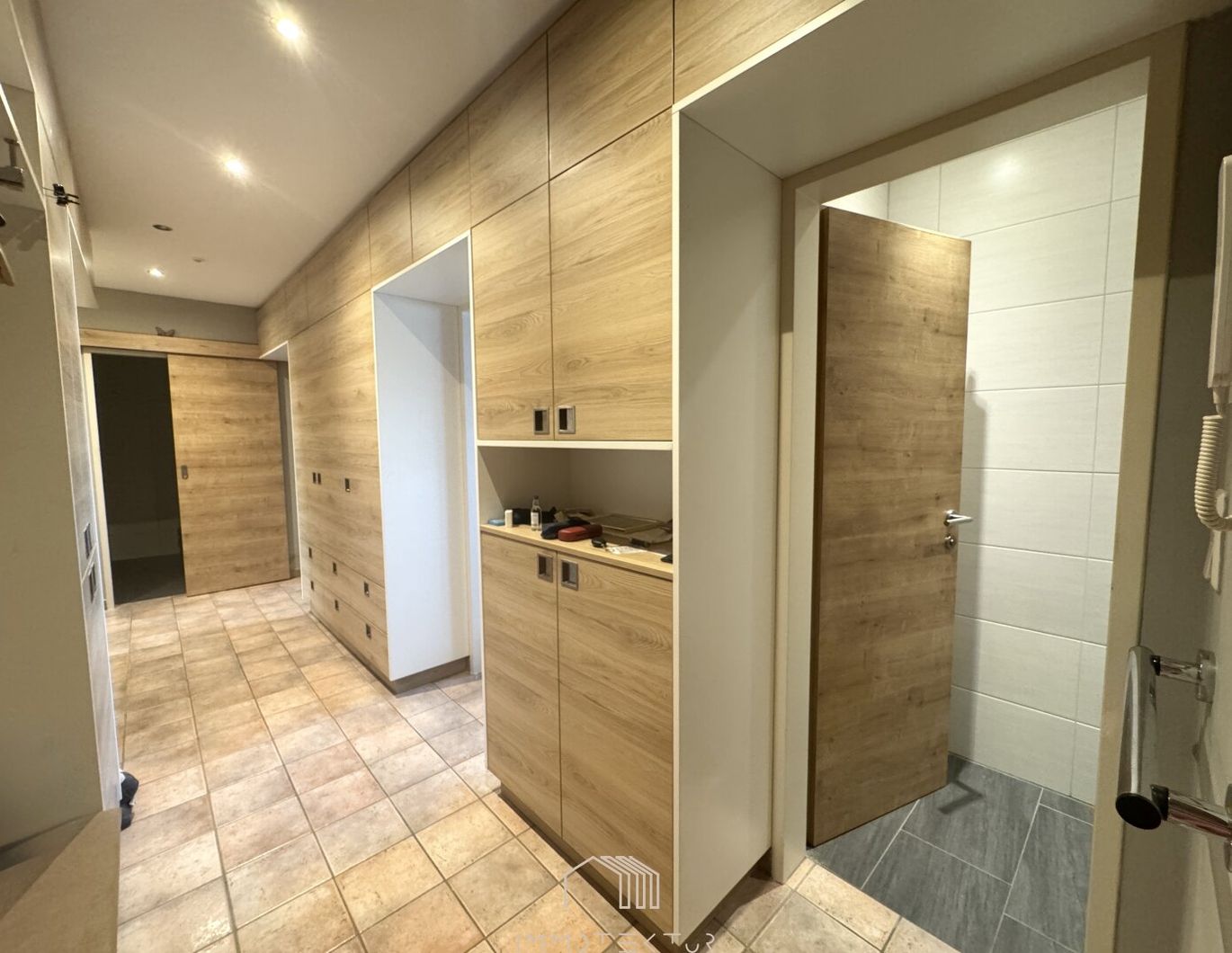 ZENTRAL WOHNEN (WETZELSDORF): Geräumige 2-Zimmer-Wohnung mit Extraküche und großem Allgemeingarten - Tiefgarage vorhanden!