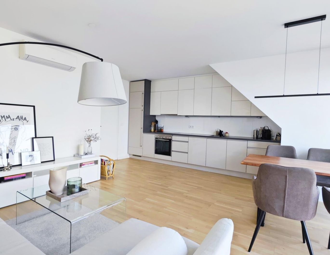 MODERNE 3-ZIMMER DG-WOHNUNG BEIM JOHAN-NEPOMUK-BERGER PLATZ