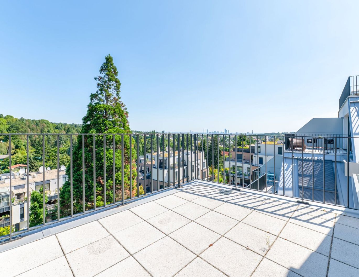 Erstbezug! Großzügige 3-Zimmer-Wohnung mit 2 Terrassen inkl. Stellplatz zu vermieten!