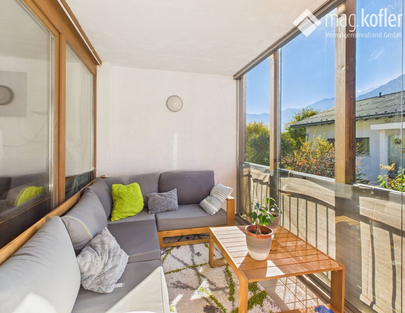 Schöne 2-Zimmer-Wohnung mit großer Veranda - ideal als Anlage